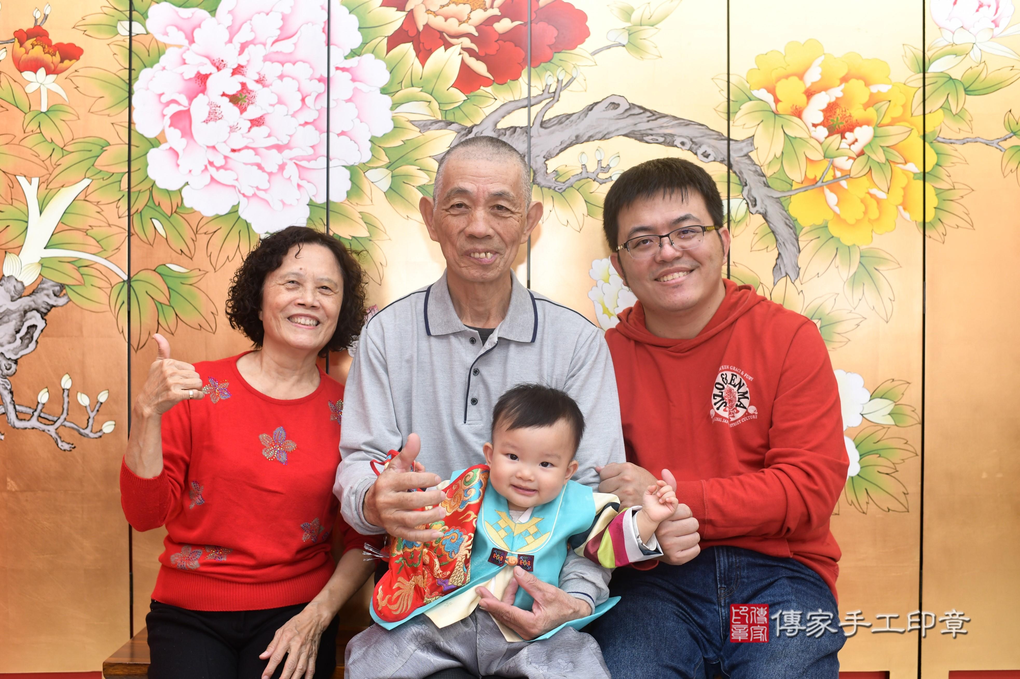 傳家手工印章高雄店、抓周、度脺、中國風會場、傳家嬰兒古禮、吉祥話、抓周道具物品24種、拍照。抓周證書。寶寶抓周、滿周歲、生日快樂、祝福