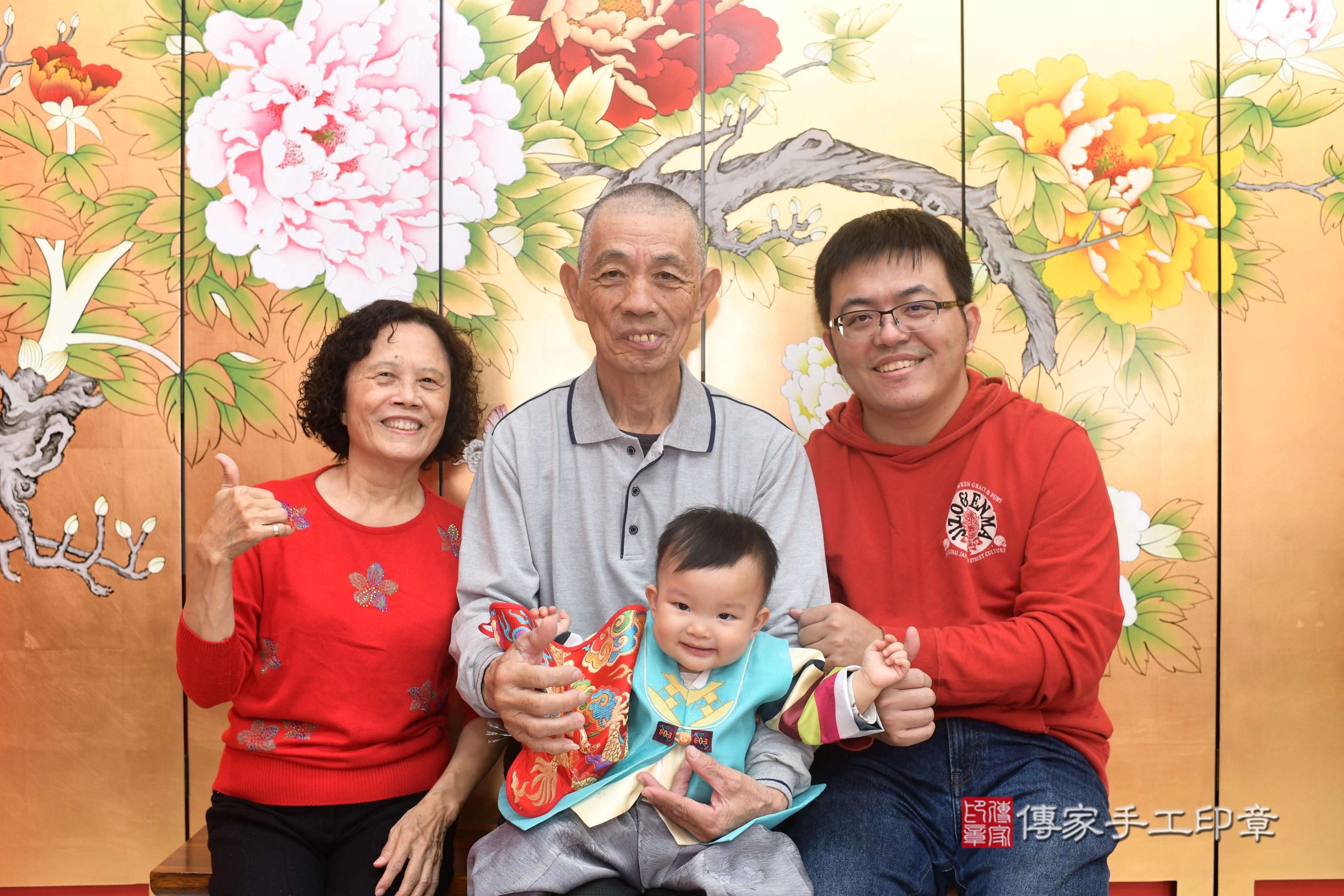 傳家手工印章高雄店、抓周、度脺、中國風會場、傳家嬰兒古禮、吉祥話、抓周道具物品24種、拍照。抓周證書。寶寶抓周、滿周歲、生日快樂、祝福