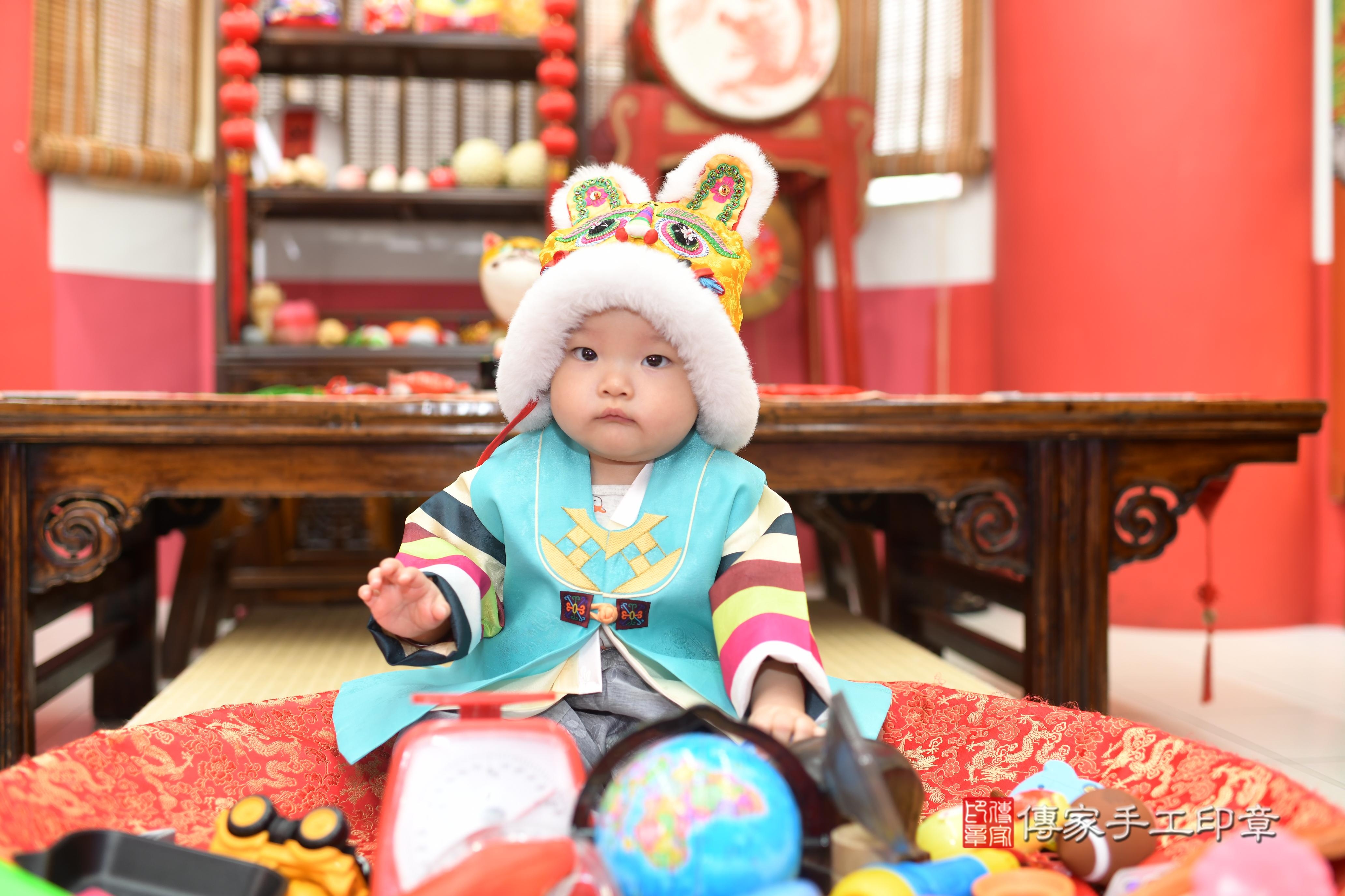 傳家手工印章高雄店、抓周、度脺、中國風會場、傳家嬰兒古禮、吉祥話、抓周道具物品24種、拍照。抓周證書。寶寶抓周、滿周歲、生日快樂、祝福
