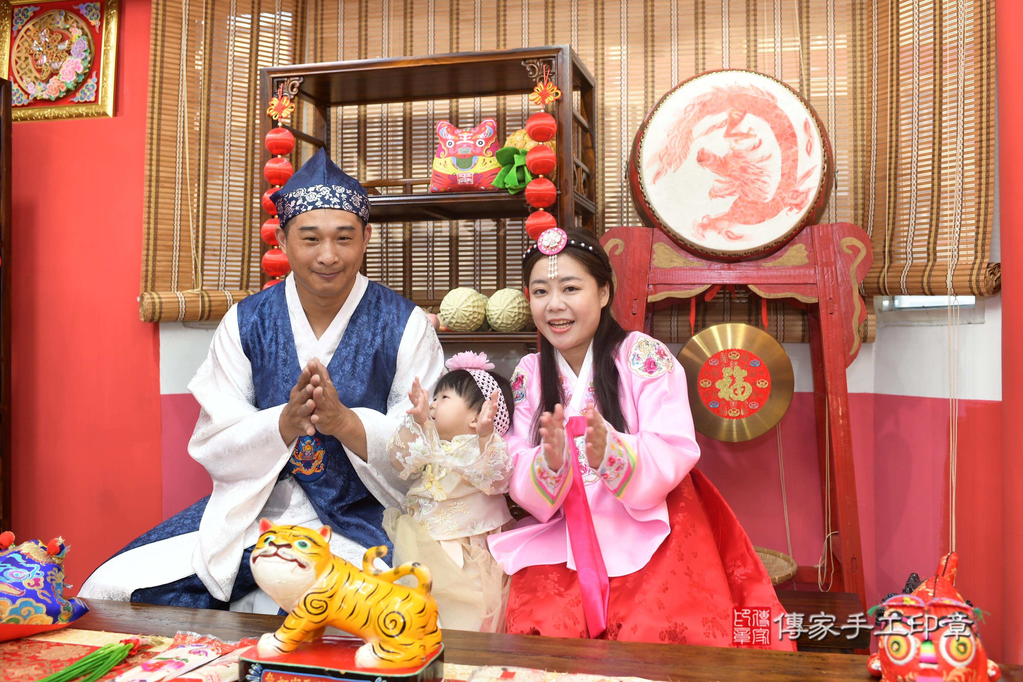 傳家手工印章高雄店、抓周、度脺、中國風會場、傳家嬰兒古禮、吉祥話、抓周道具物品24種、拍照。抓周證書。寶寶抓周、滿周歲、生日快樂、祝福