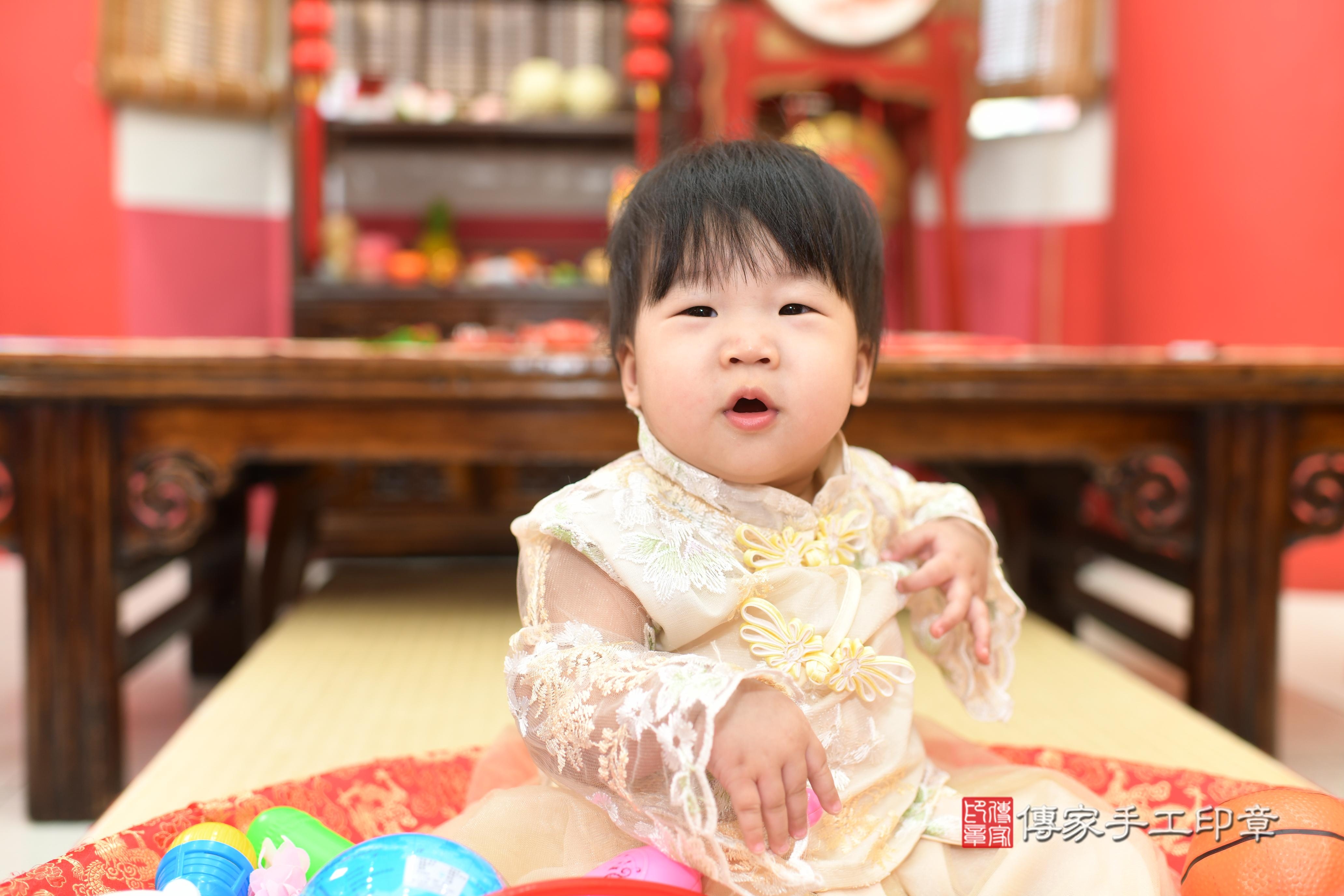 傳家手工印章高雄店、抓周、度脺、中國風會場、傳家嬰兒古禮、吉祥話、抓周道具物品24種、拍照。抓周證書。寶寶抓周、滿周歲、生日快樂、祝福