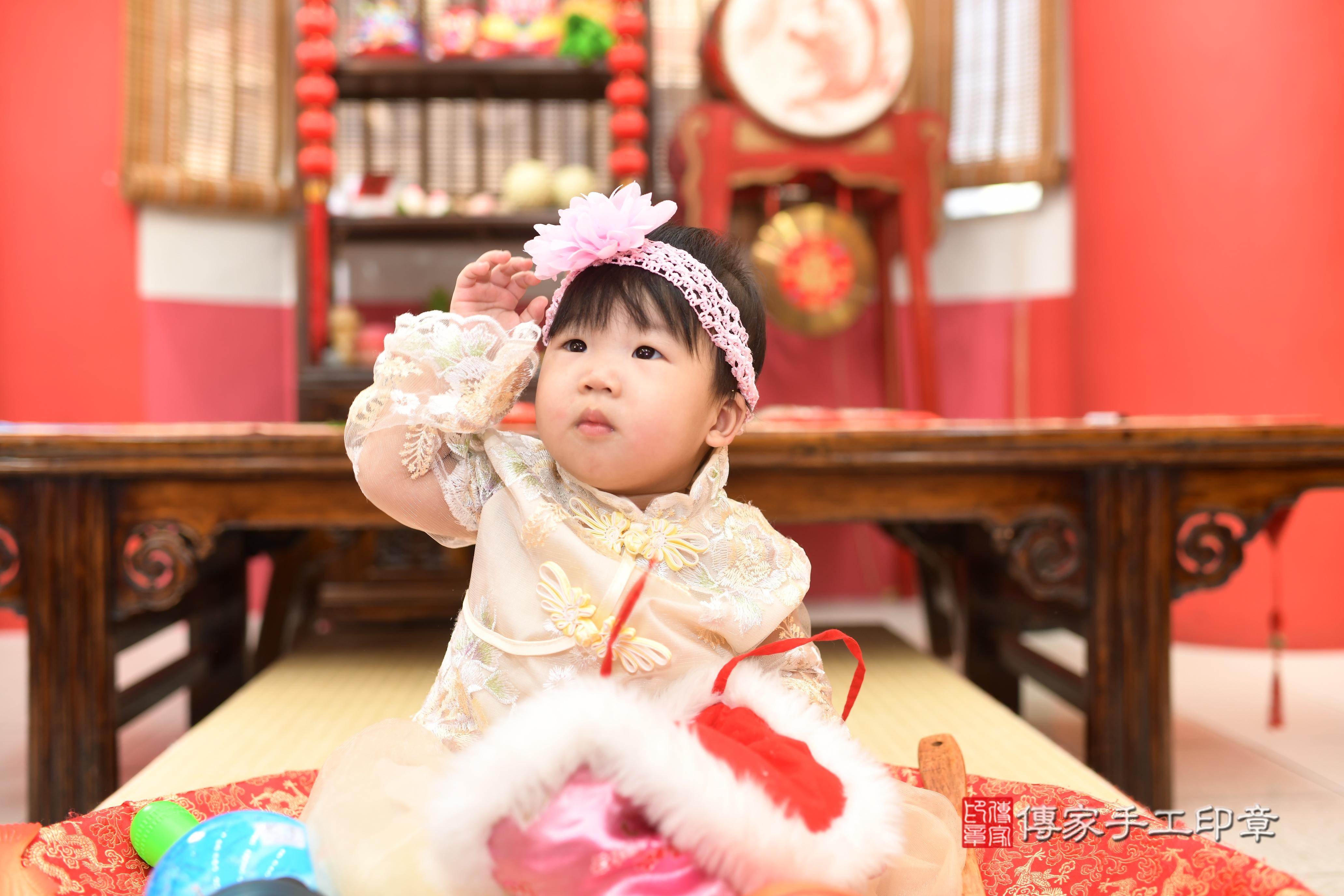 傳家手工印章高雄店、抓周、度脺、中國風會場、傳家嬰兒古禮、吉祥話、抓周道具物品24種、拍照。抓周證書。寶寶抓周、滿周歲、生日快樂、祝福