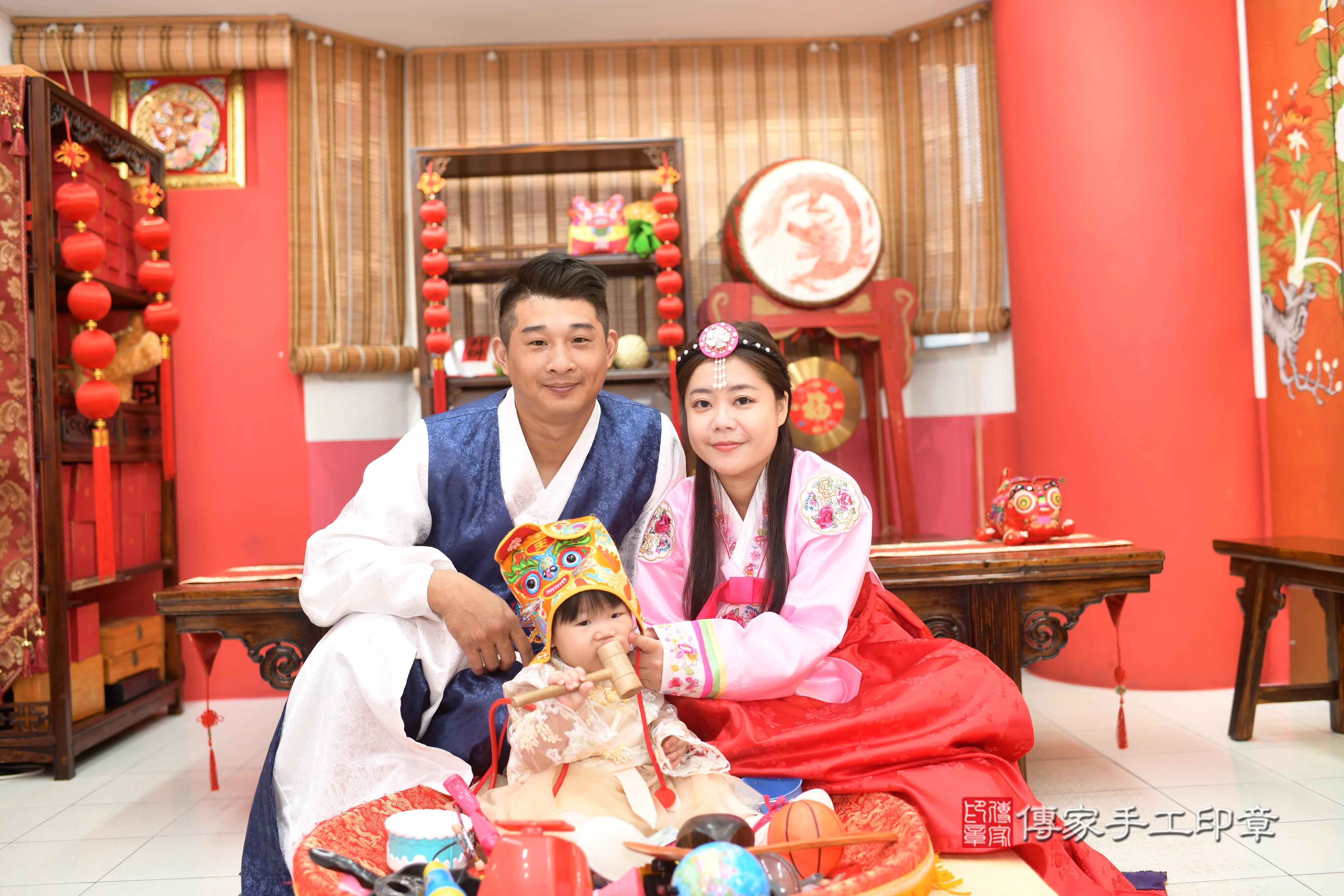 傳家手工印章高雄店、抓周、度脺、中國風會場、傳家嬰兒古禮、吉祥話、抓周道具物品24種、拍照。抓周證書。寶寶抓周、滿周歲、生日快樂、祝福