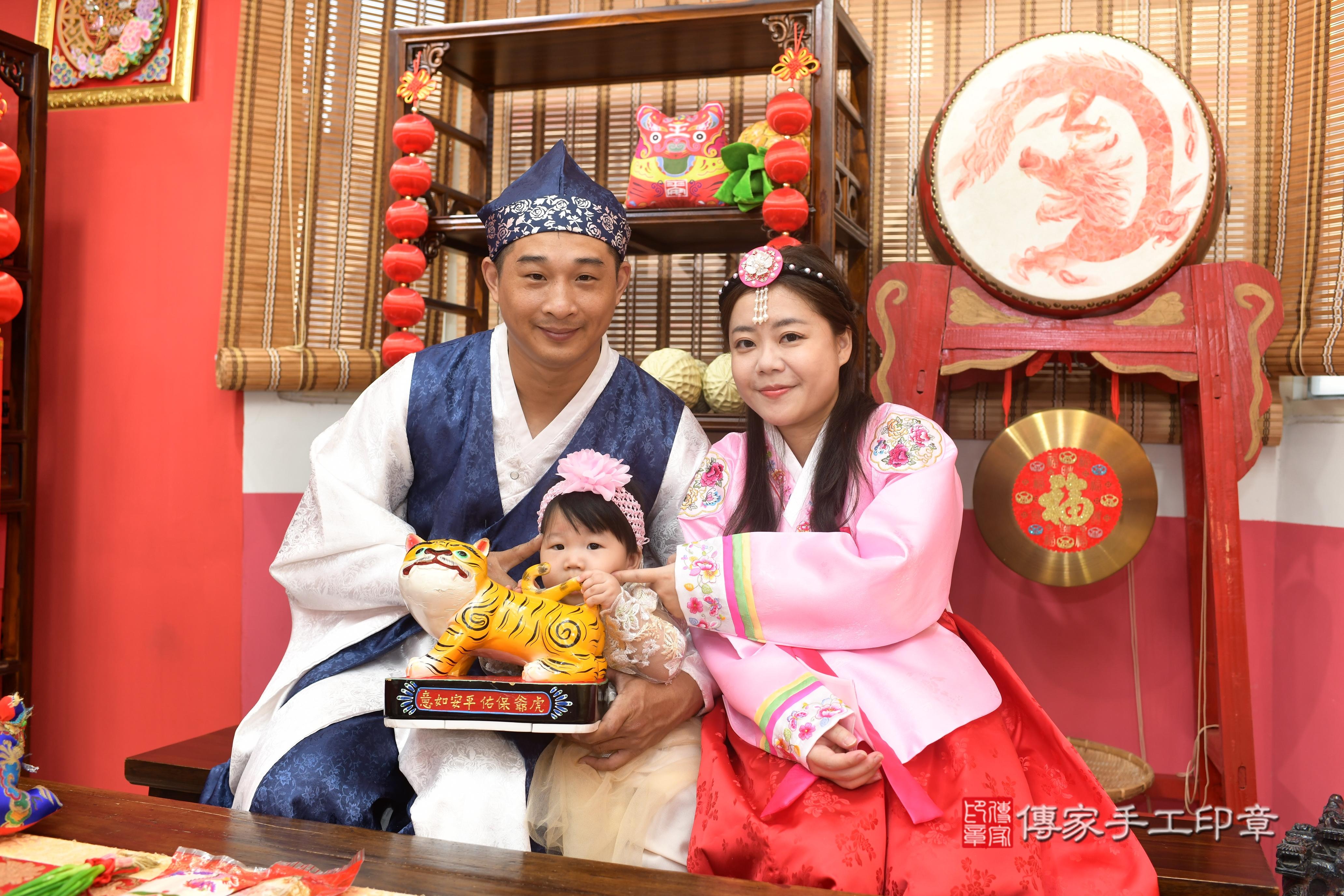 傳家手工印章高雄店、抓周、度脺、中國風會場、傳家嬰兒古禮、吉祥話、抓周道具物品24種、拍照。抓周證書。寶寶抓周、滿周歲、生日快樂、祝福