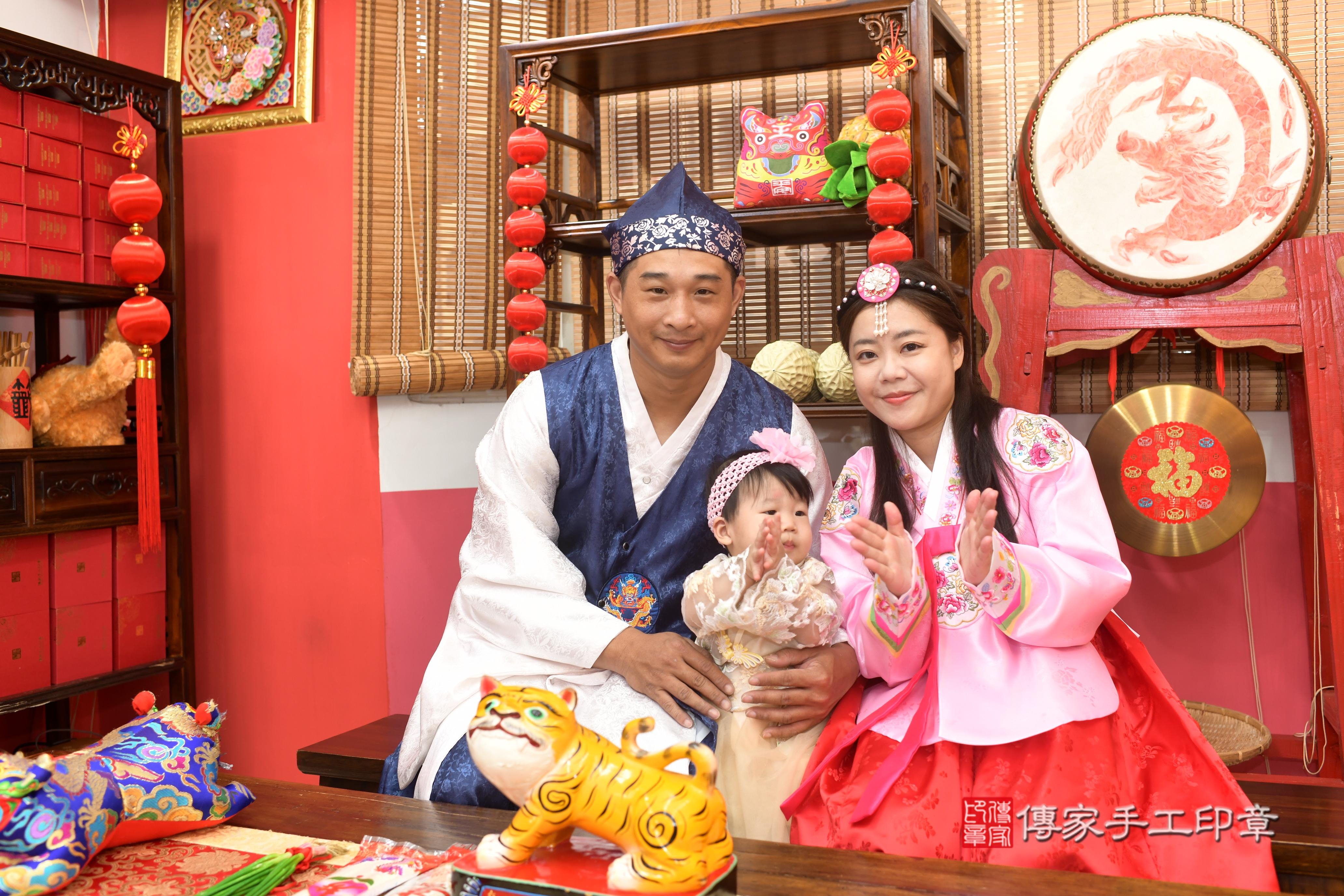 傳家手工印章高雄店、抓周、度脺、中國風會場、傳家嬰兒古禮、吉祥話、抓周道具物品24種、拍照。抓周證書。寶寶抓周、滿周歲、生日快樂、祝福