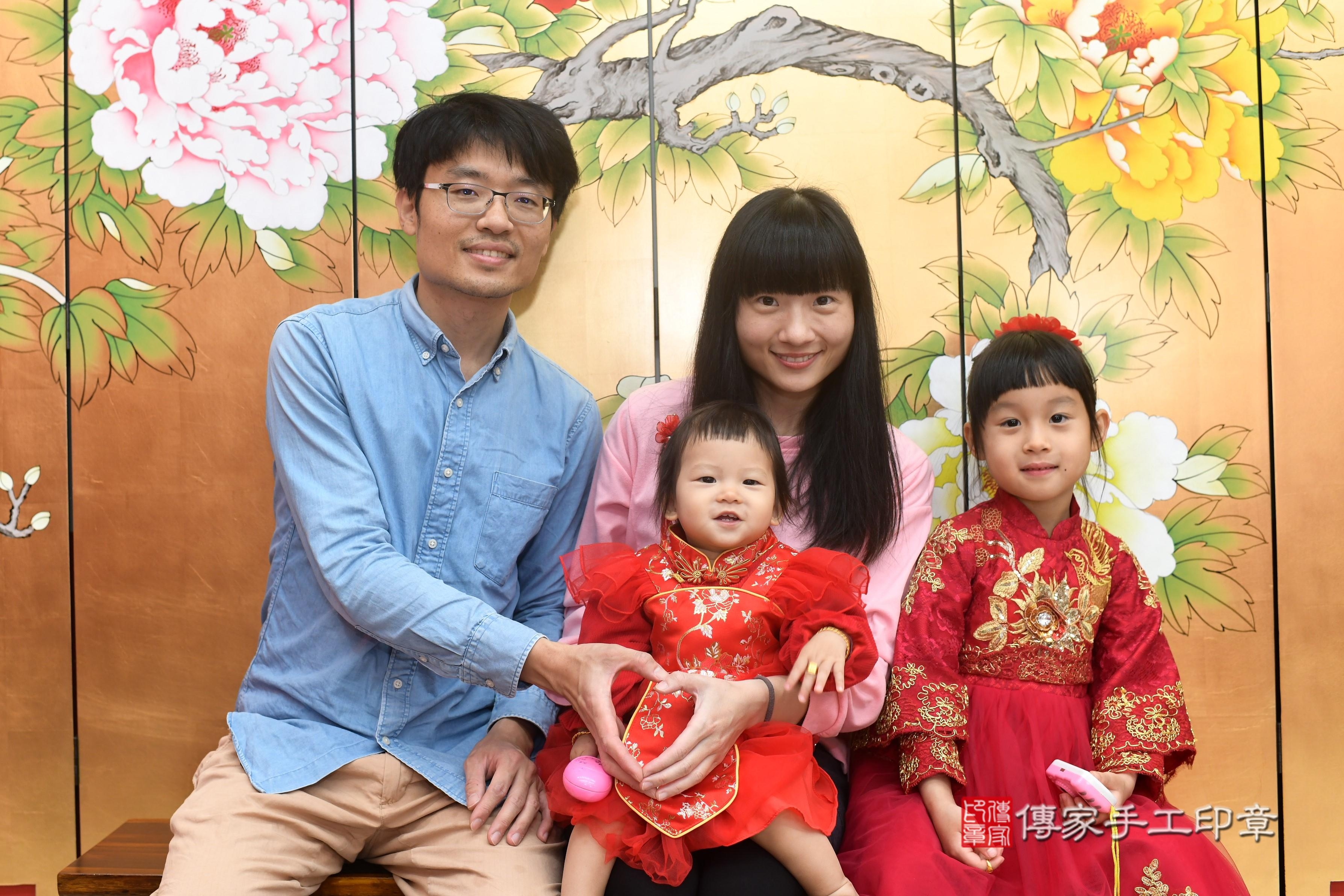 傳家手工印章高雄店、抓周、度脺、中國風會場、傳家嬰兒古禮、吉祥話、抓周道具物品24種、拍照。抓周證書。寶寶抓周、滿周歲、生日快樂、祝福