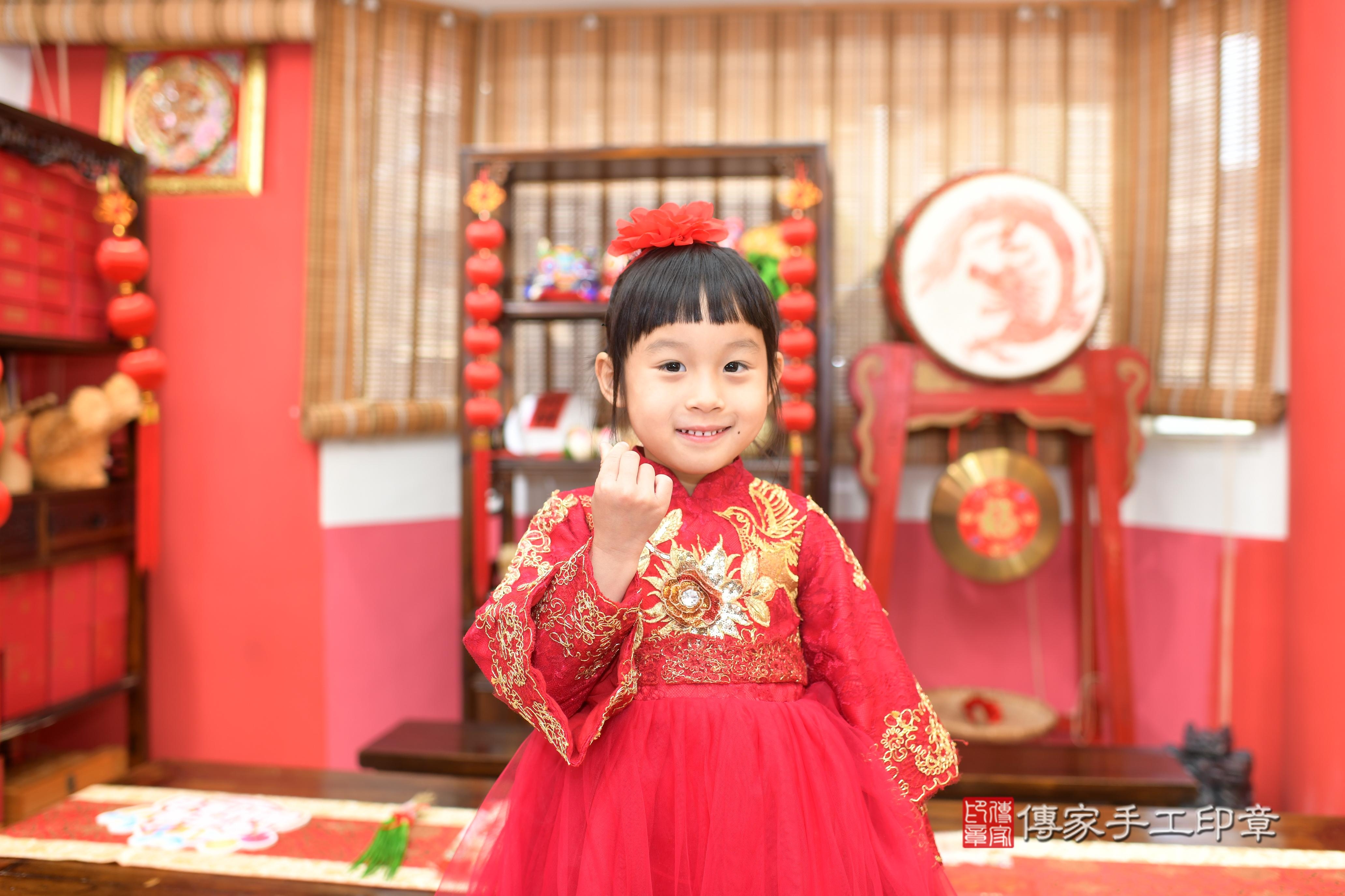 傳家手工印章高雄店、抓周、度脺、中國風會場、傳家嬰兒古禮、吉祥話、抓周道具物品24種、拍照。抓周證書。寶寶抓周、滿周歲、生日快樂、祝福