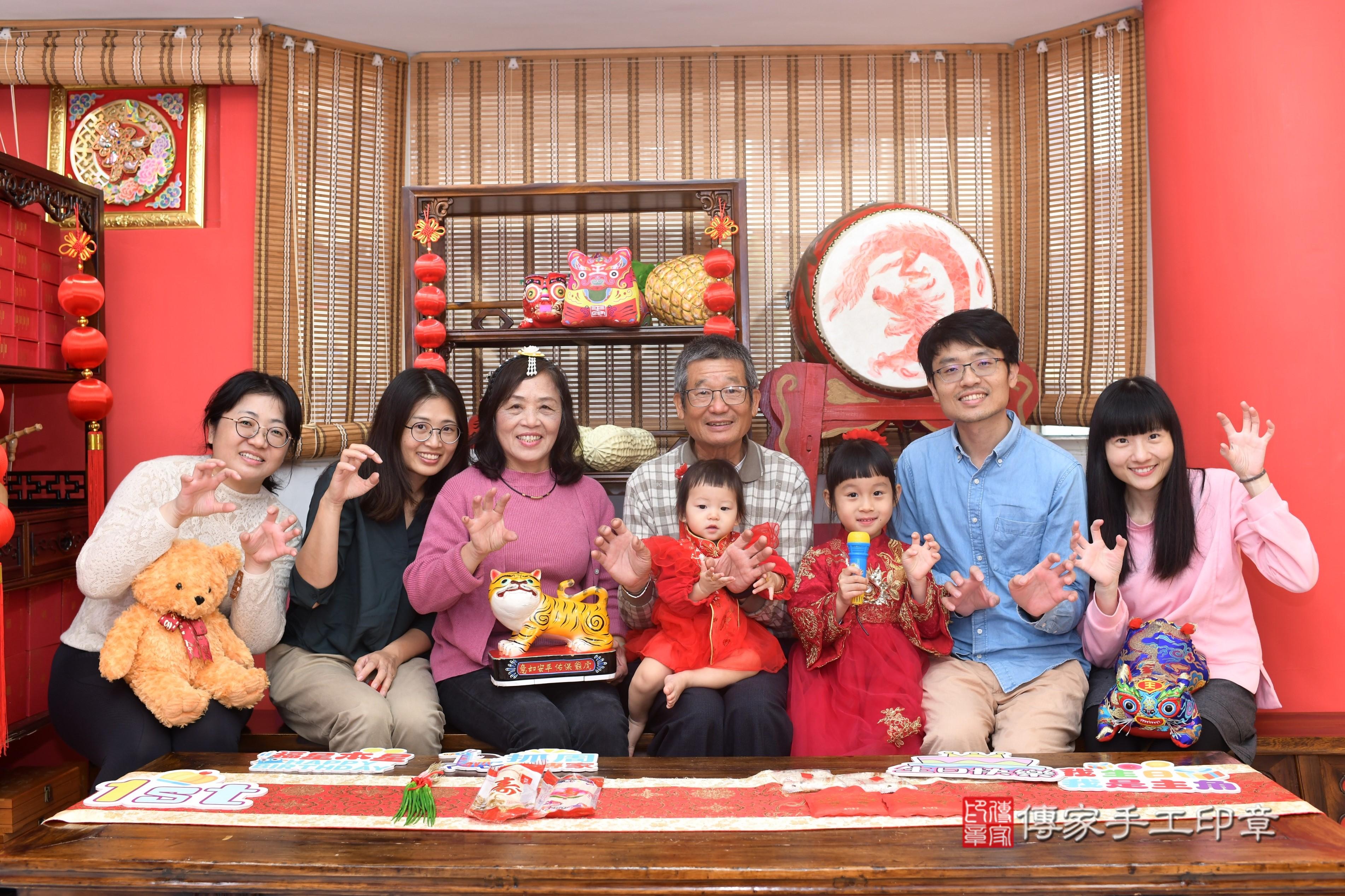 傳家手工印章高雄店、抓周、度脺、中國風會場、傳家嬰兒古禮、吉祥話、抓周道具物品24種、拍照。抓周證書。寶寶抓周、滿周歲、生日快樂、祝福