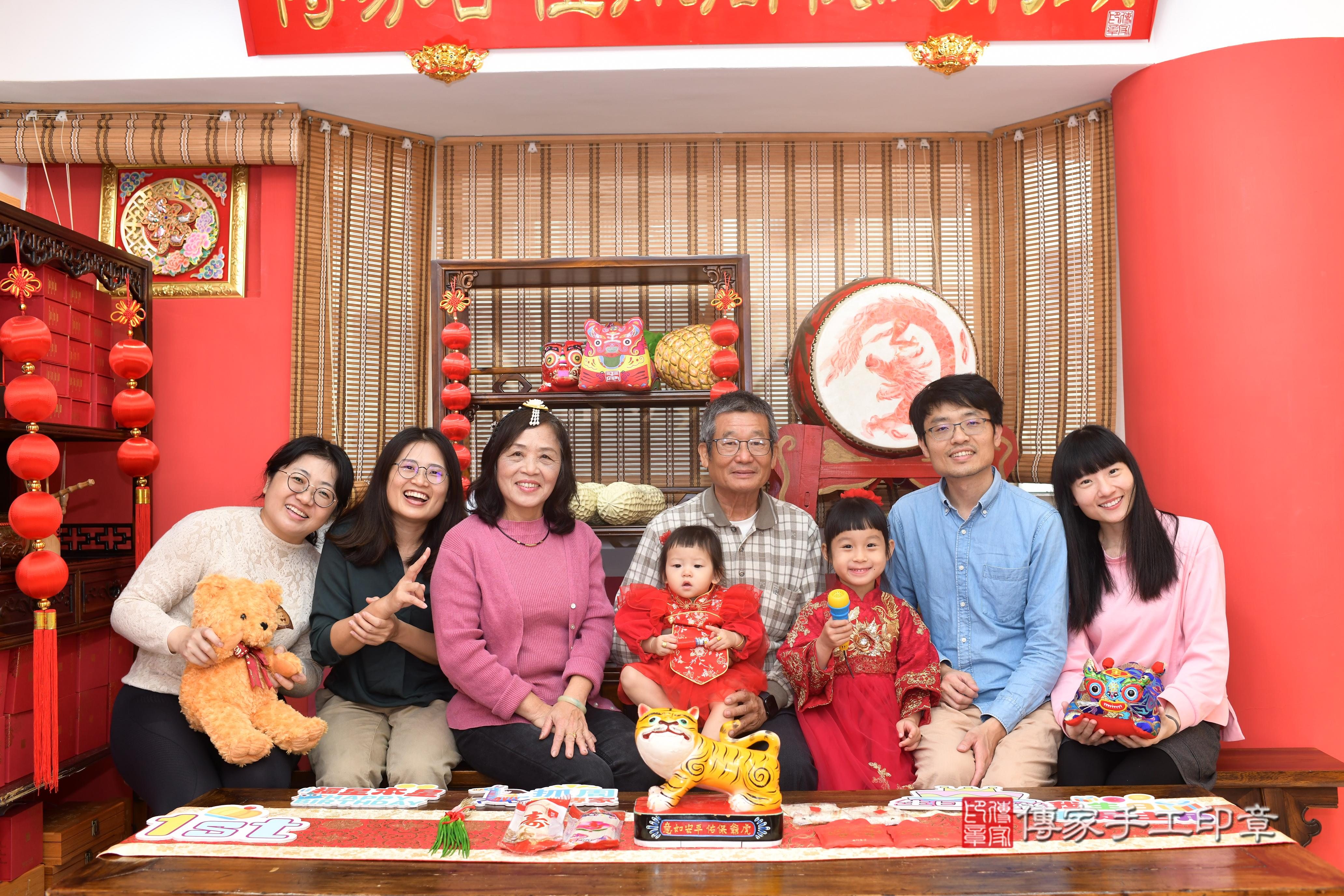 傳家手工印章高雄店、抓周、度脺、中國風會場、傳家嬰兒古禮、吉祥話、抓周道具物品24種、拍照。抓周證書。寶寶抓周、滿周歲、生日快樂、祝福