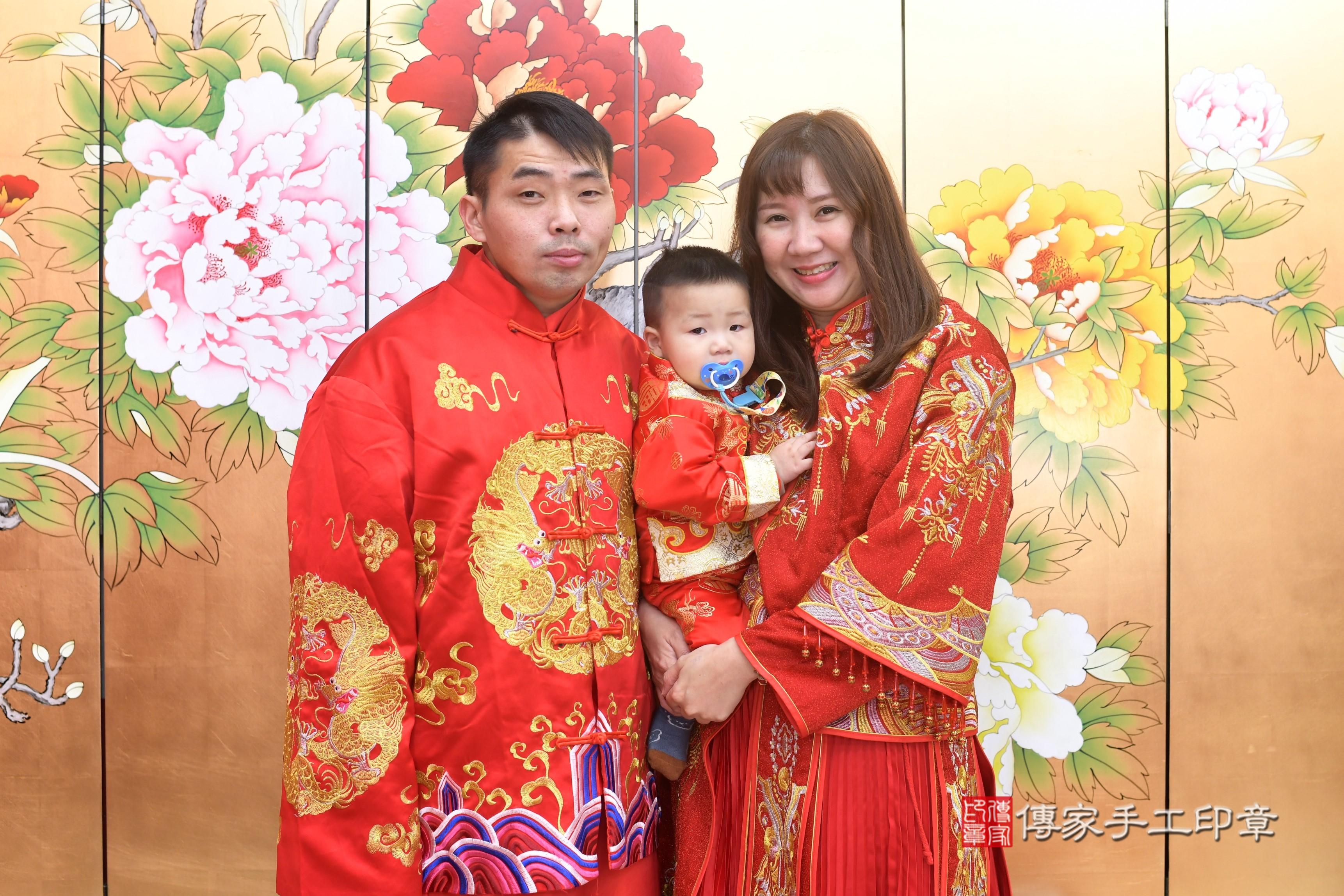 傳家手工印章高雄店、抓周、度脺、中國風會場、傳家嬰兒古禮、吉祥話、抓周道具物品24種、拍照。抓周證書。寶寶抓周、滿周歲、生日快樂、祝福