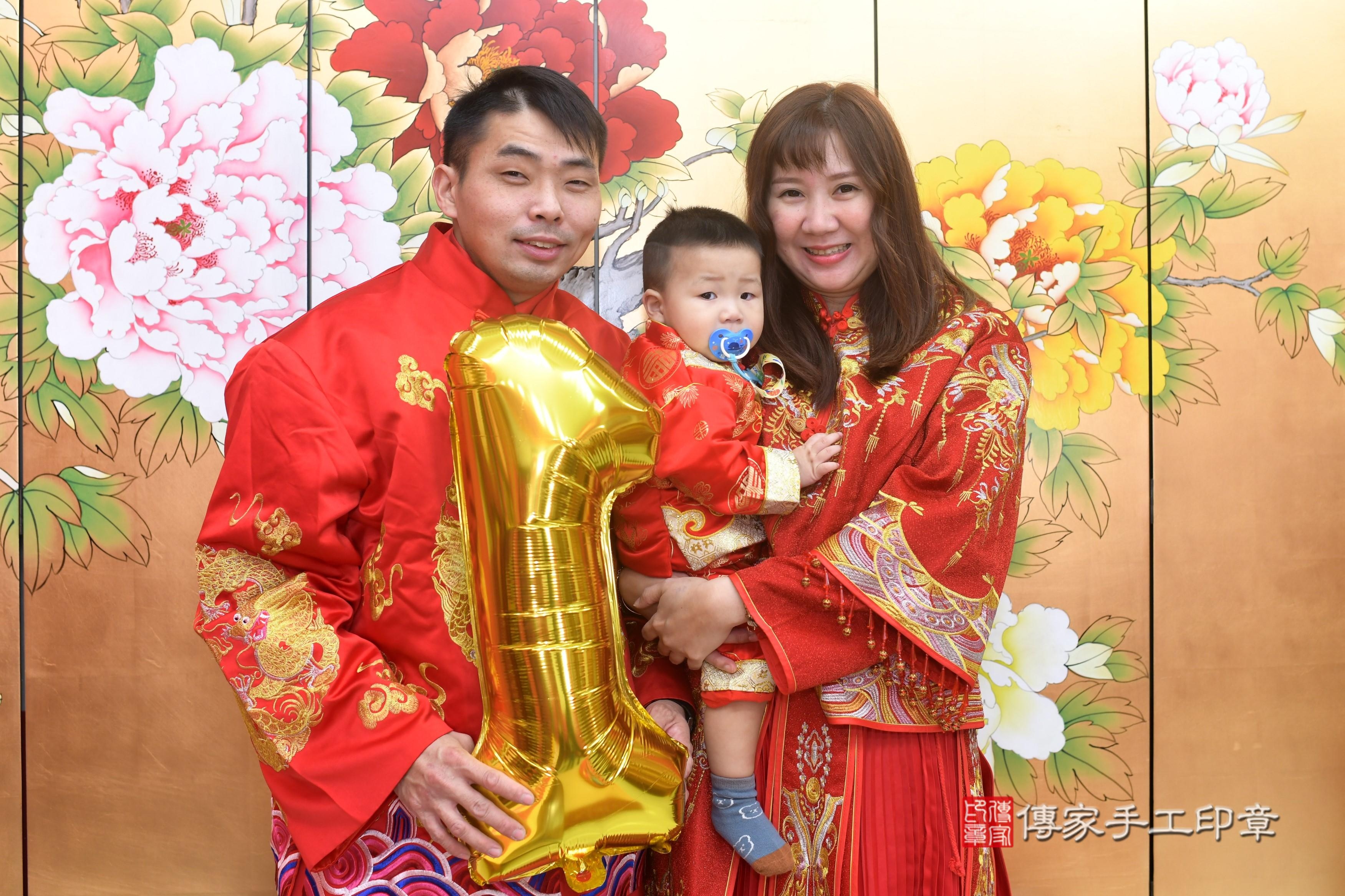 傳家手工印章高雄店、抓周、度脺、中國風會場、傳家嬰兒古禮、吉祥話、抓周道具物品24種、拍照。抓周證書。寶寶抓周、滿周歲、生日快樂、祝福