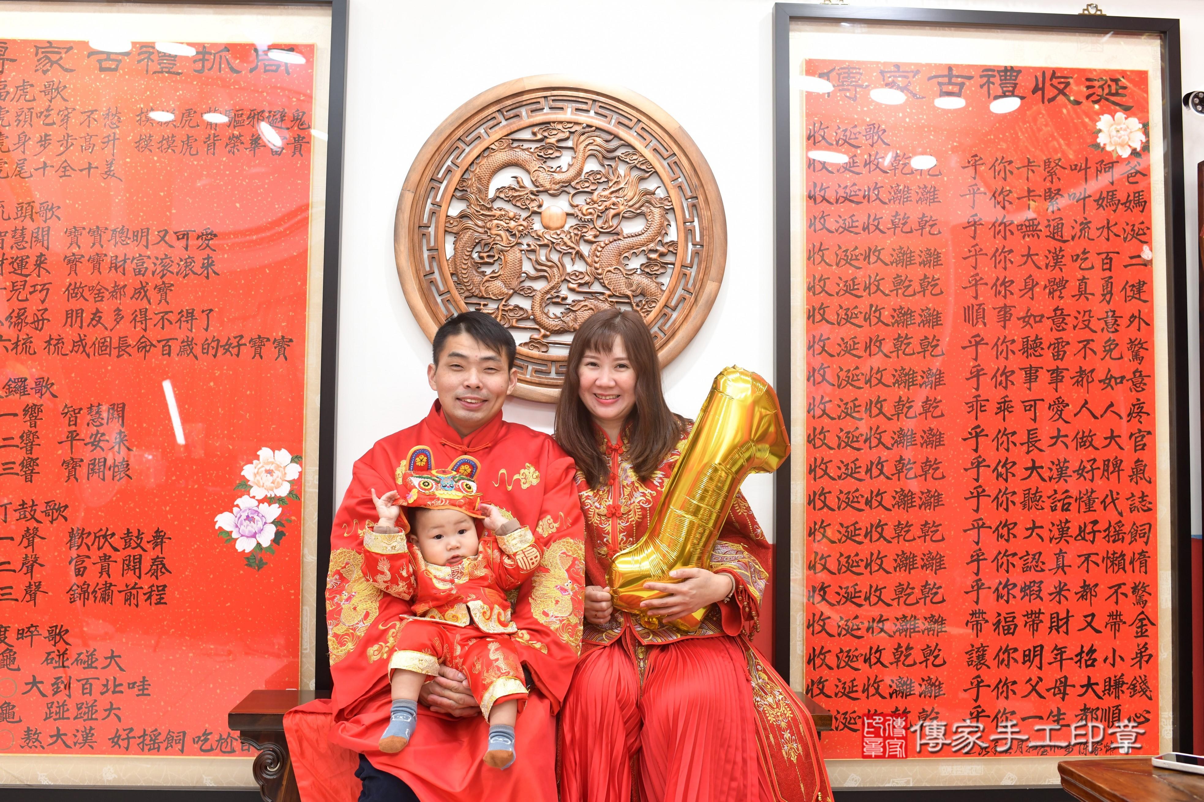 傳家手工印章高雄店、抓周、度脺、中國風會場、傳家嬰兒古禮、吉祥話、抓周道具物品24種、拍照。抓周證書。寶寶抓周、滿周歲、生日快樂、祝福