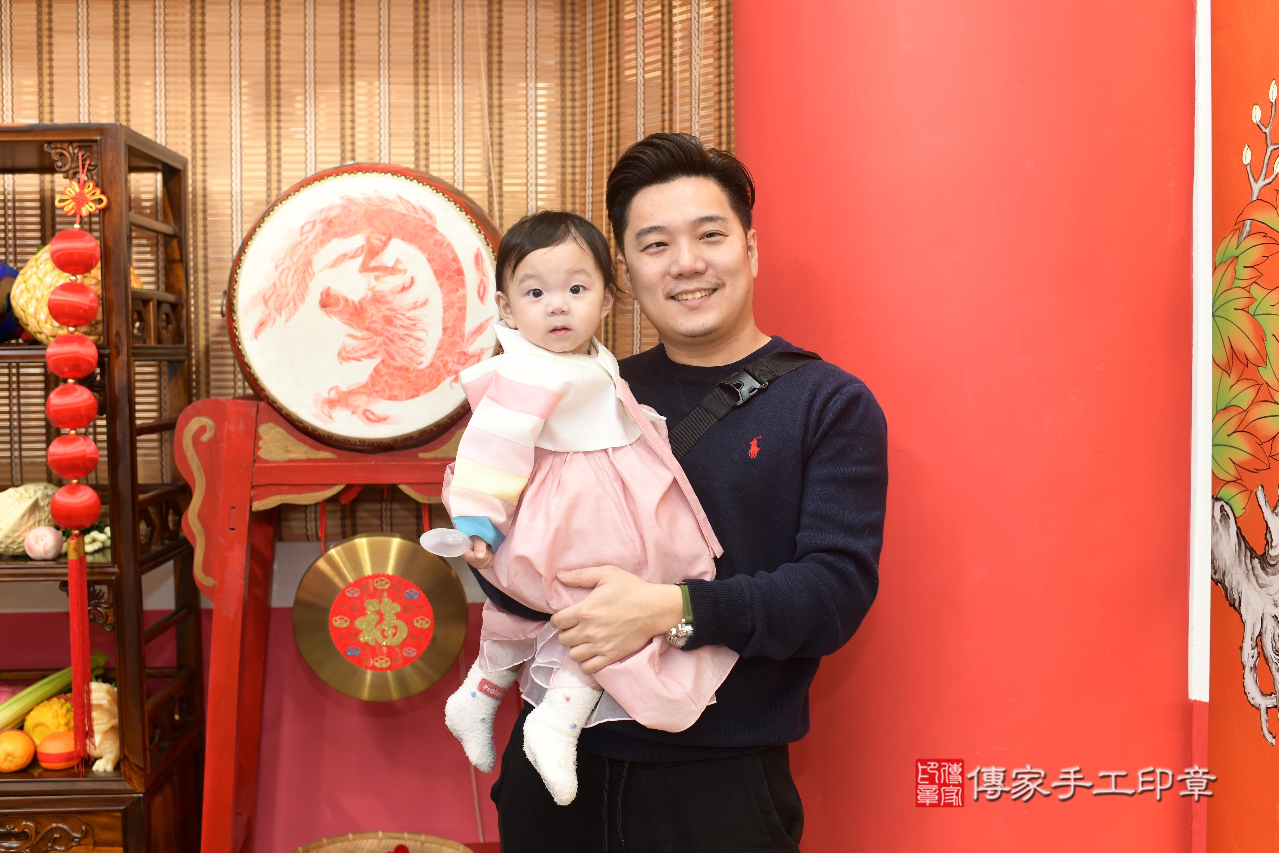 傳家手工印章高雄店、抓周、度脺、中國風會場、傳家嬰兒古禮、吉祥話、抓周道具物品24種、拍照。抓周證書。寶寶抓周、滿周歲、生日快樂、祝福