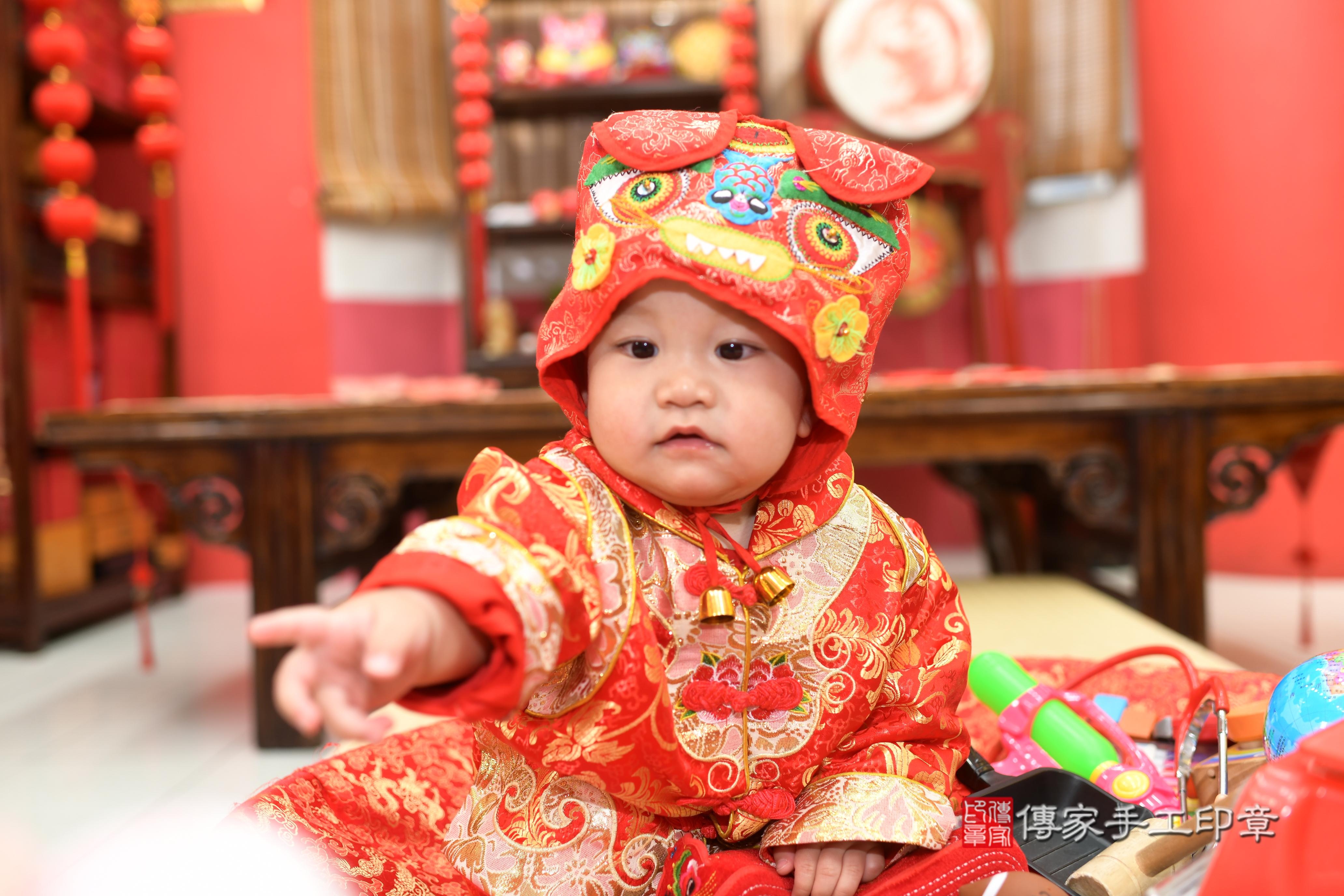 傳家手工印章高雄店、抓周、度脺、中國風會場、傳家嬰兒古禮、吉祥話、抓周道具物品24種、拍照。抓周證書。寶寶抓周、滿周歲、生日快樂、祝福