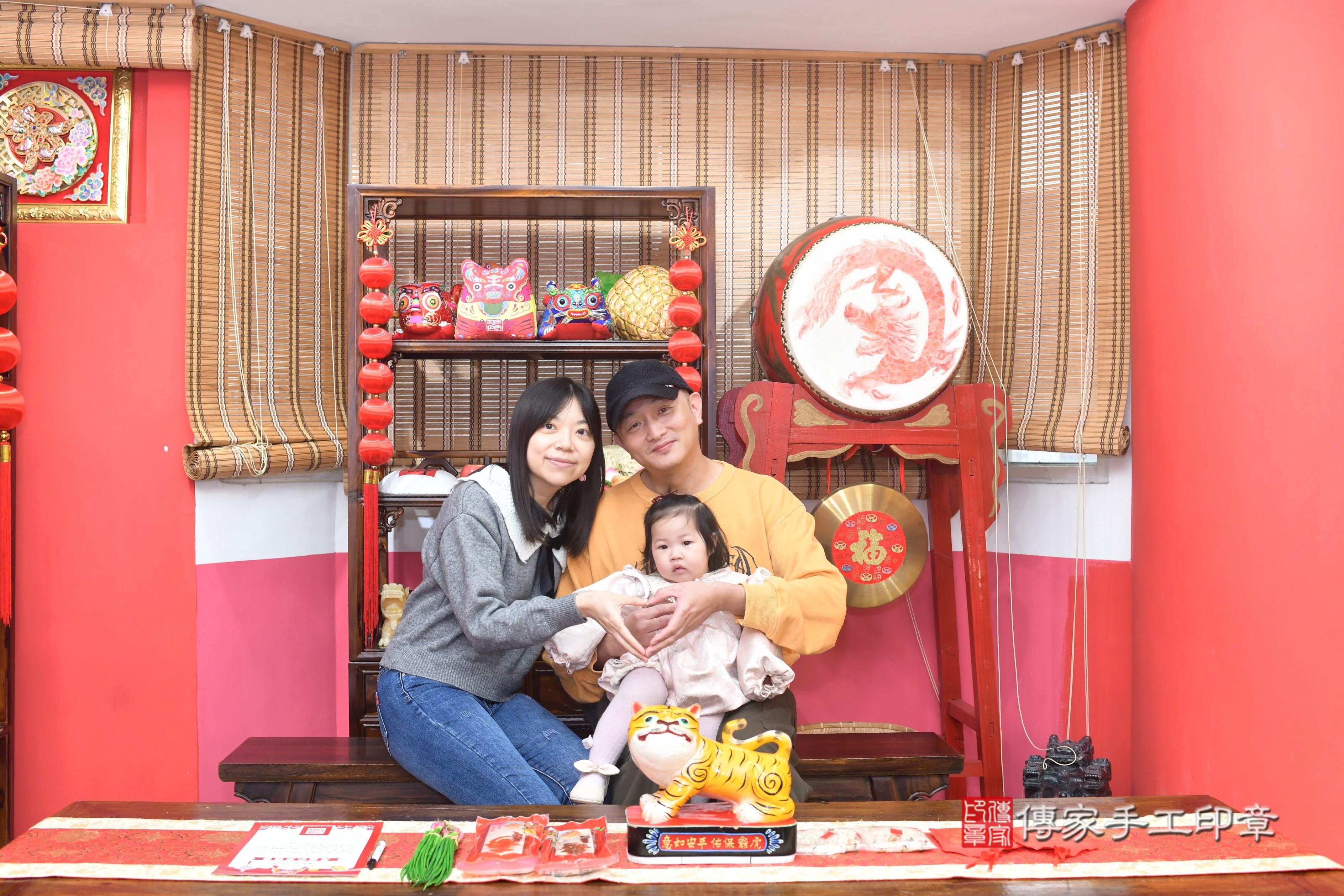 傳家手工印章高雄店、抓周、度脺、中國風會場、傳家嬰兒古禮、吉祥話、抓周道具物品24種、拍照。抓周證書。寶寶抓周、滿周歲、生日快樂、祝福