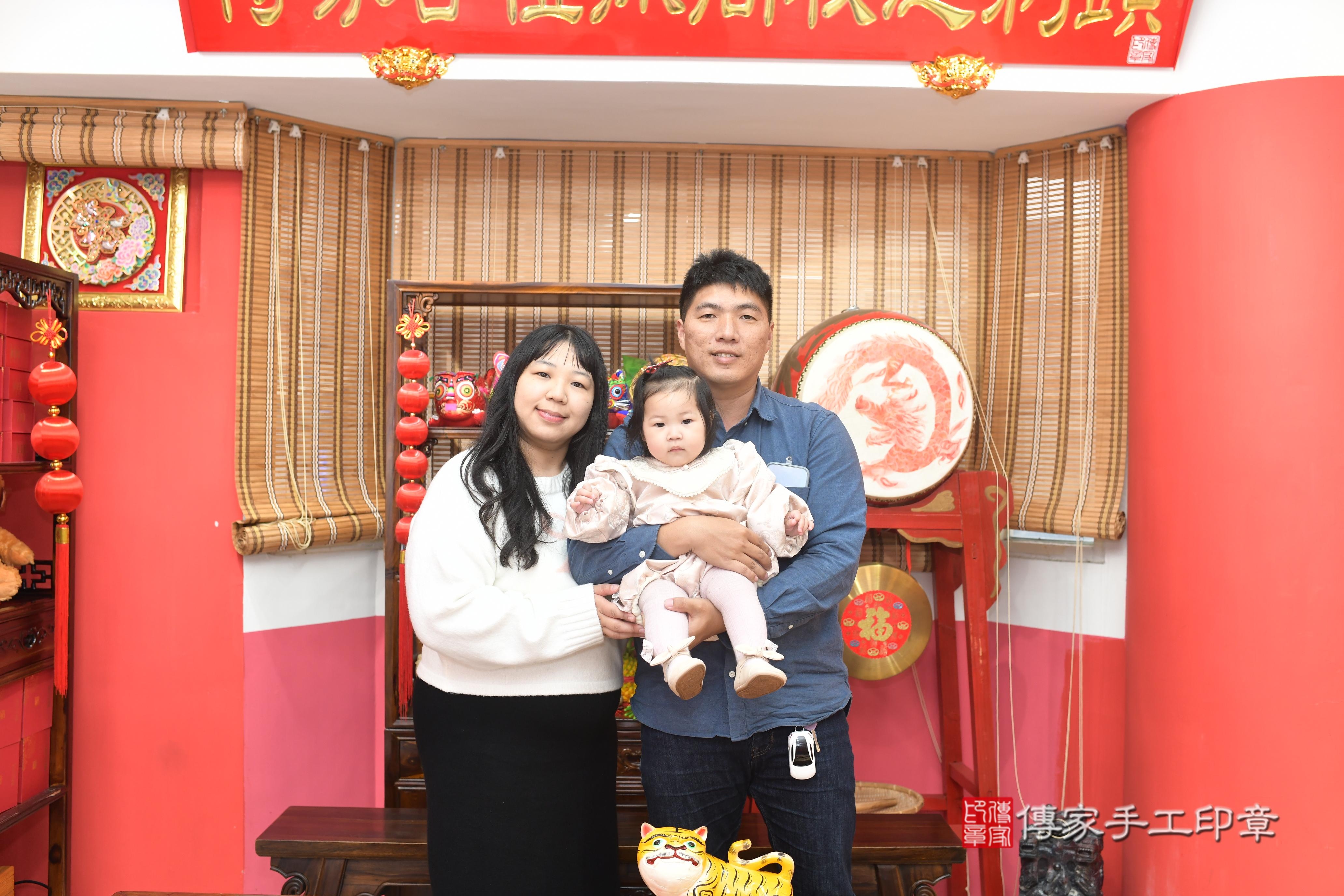 傳家手工印章高雄店、抓周、度脺、中國風會場、傳家嬰兒古禮、吉祥話、抓周道具物品24種、拍照。抓周證書。寶寶抓周、滿周歲、生日快樂、祝福