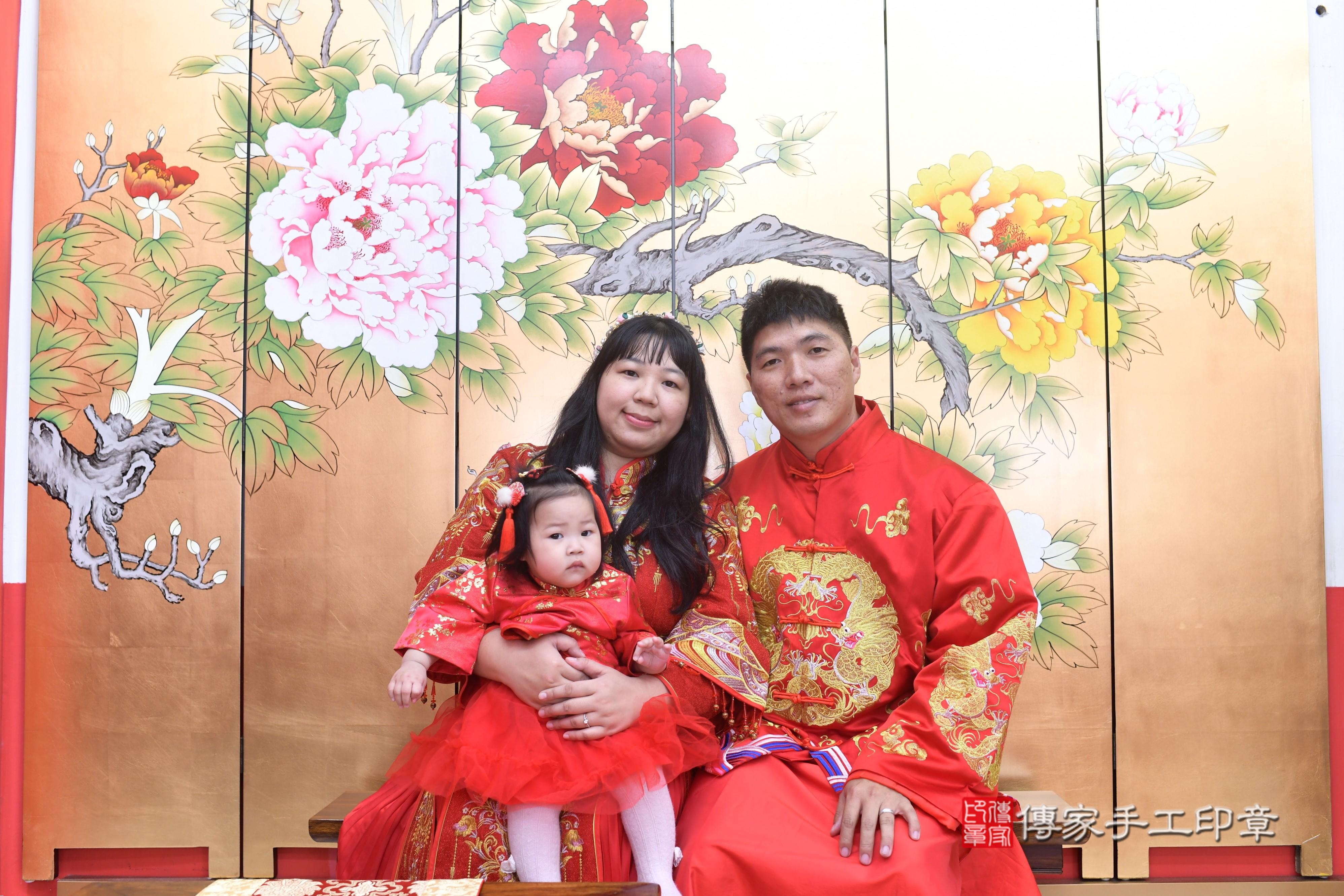 傳家手工印章高雄店、抓周、度脺、中國風會場、傳家嬰兒古禮、吉祥話、抓周道具物品24種、拍照。抓周證書。寶寶抓周、滿周歲、生日快樂、祝福