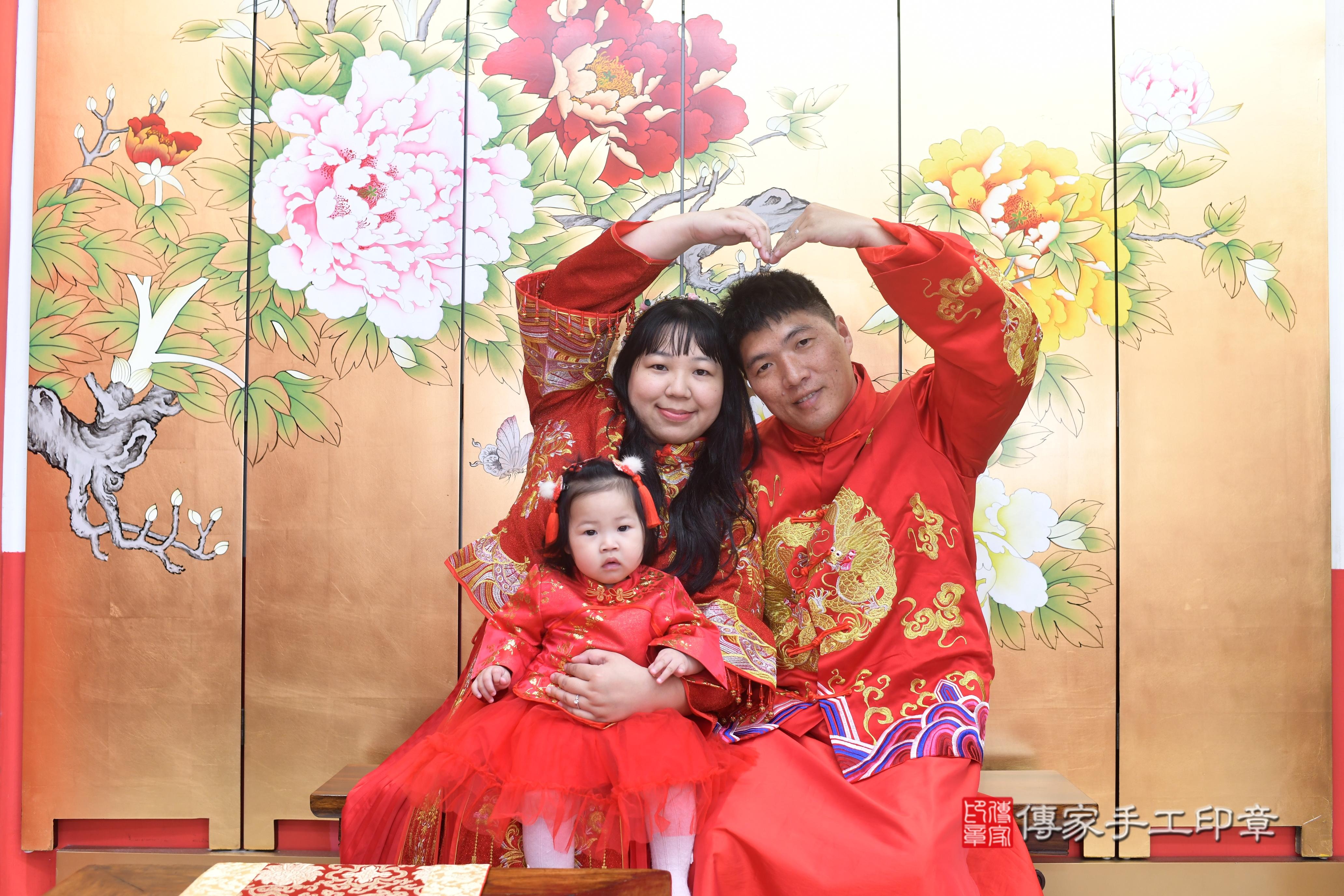 傳家手工印章高雄店、抓周、度脺、中國風會場、傳家嬰兒古禮、吉祥話、抓周道具物品24種、拍照。抓周證書。寶寶抓周、滿周歲、生日快樂、祝福