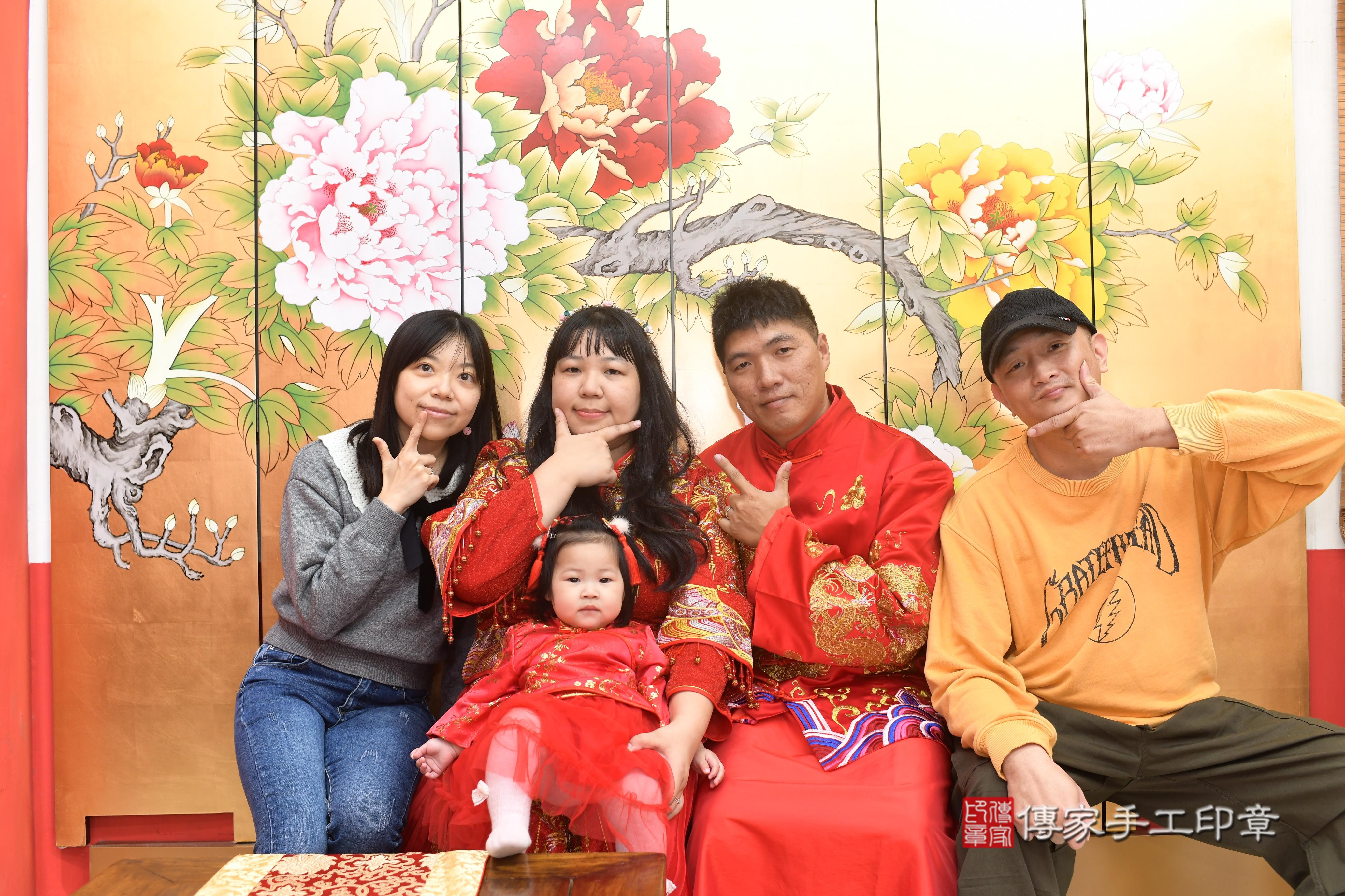 傳家手工印章高雄店、抓周、度脺、中國風會場、傳家嬰兒古禮、吉祥話、抓周道具物品24種、拍照。抓周證書。寶寶抓周、滿周歲、生日快樂、祝福