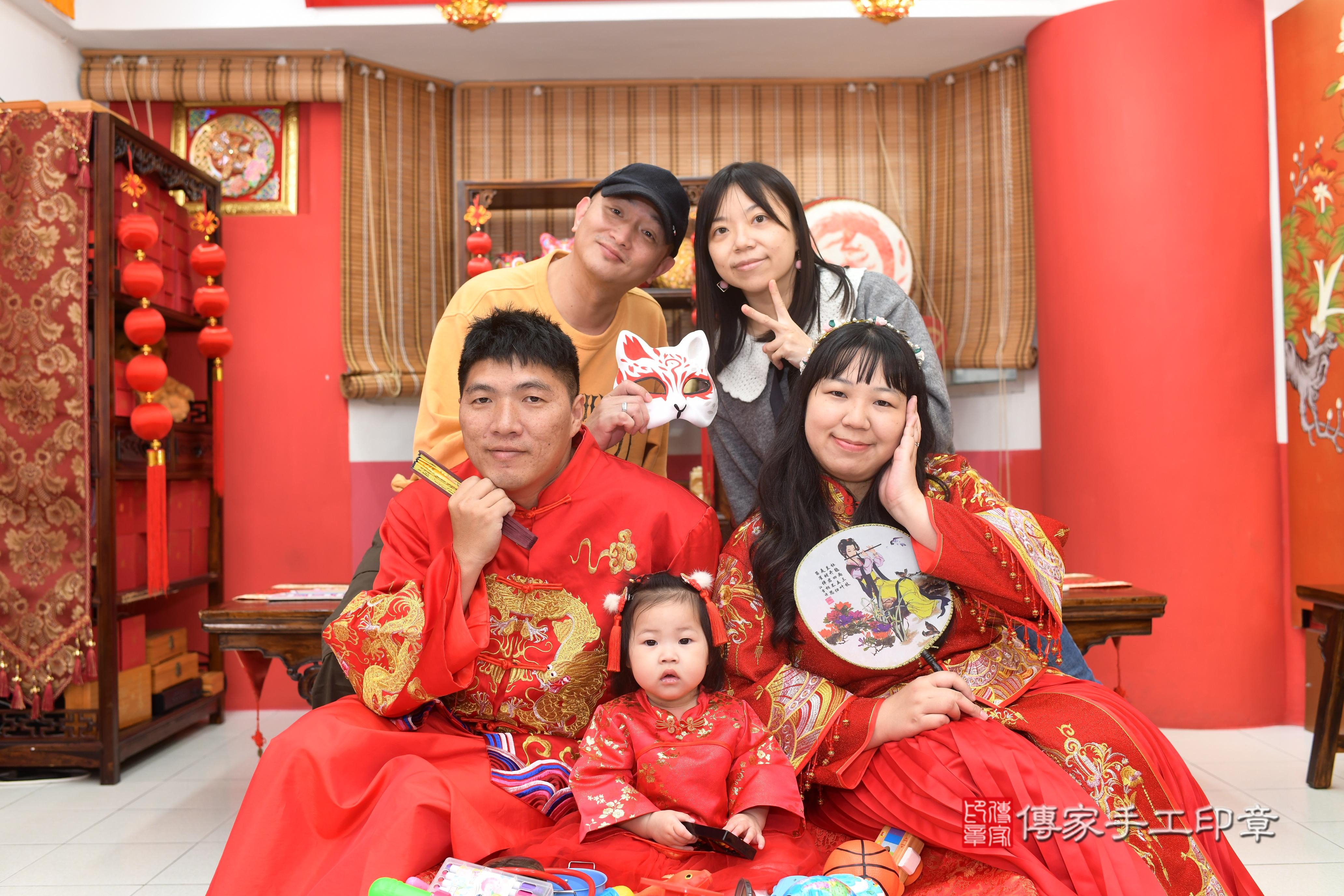傳家手工印章高雄店、抓周、度脺、中國風會場、傳家嬰兒古禮、吉祥話、抓周道具物品24種、拍照。抓周證書。寶寶抓周、滿周歲、生日快樂、祝福
