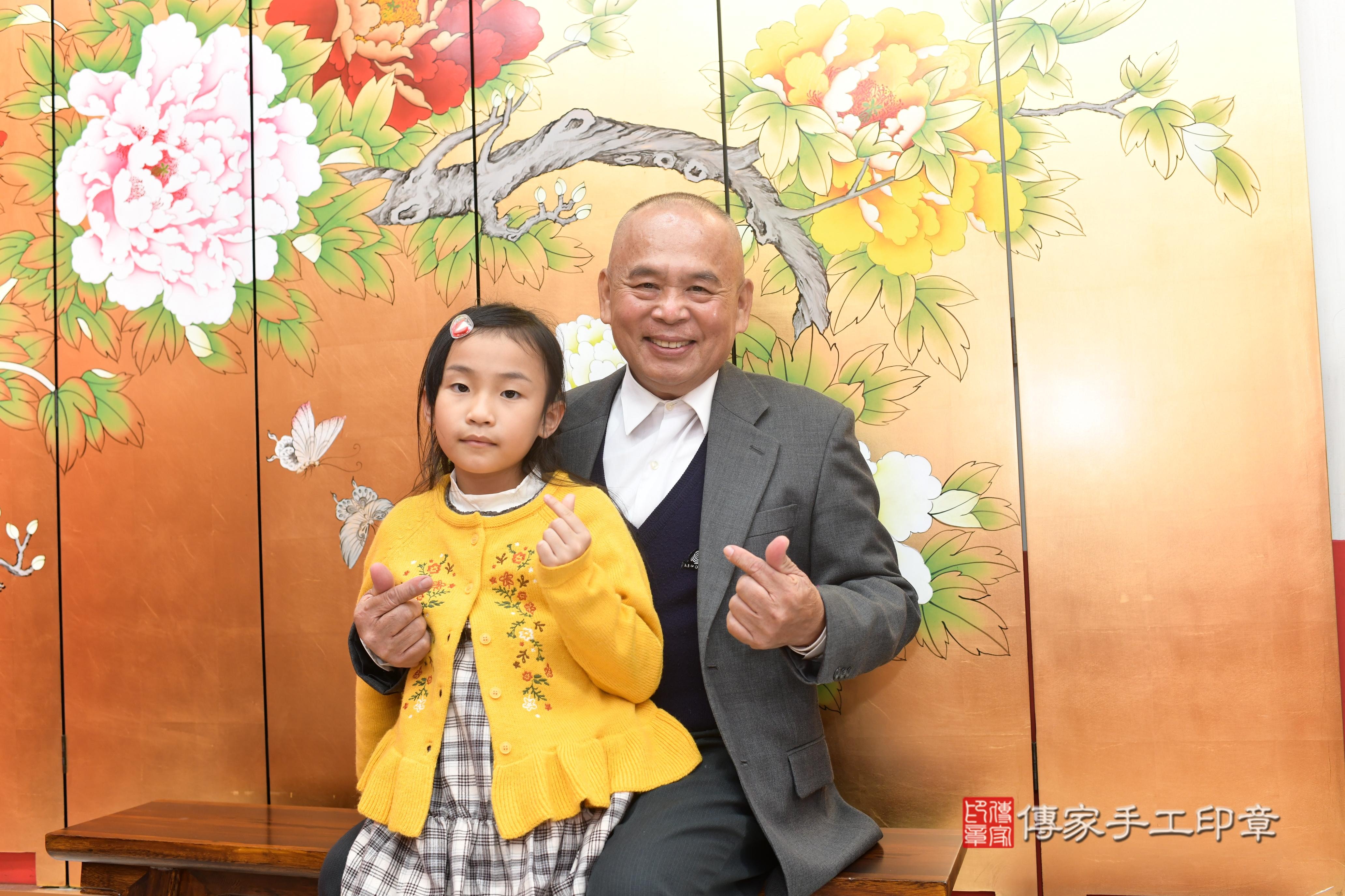 傳家手工印章高雄店、抓周、度脺、中國風會場、傳家嬰兒古禮、吉祥話、抓周道具物品24種、拍照。抓周證書。寶寶抓周、滿周歲、生日快樂、祝福