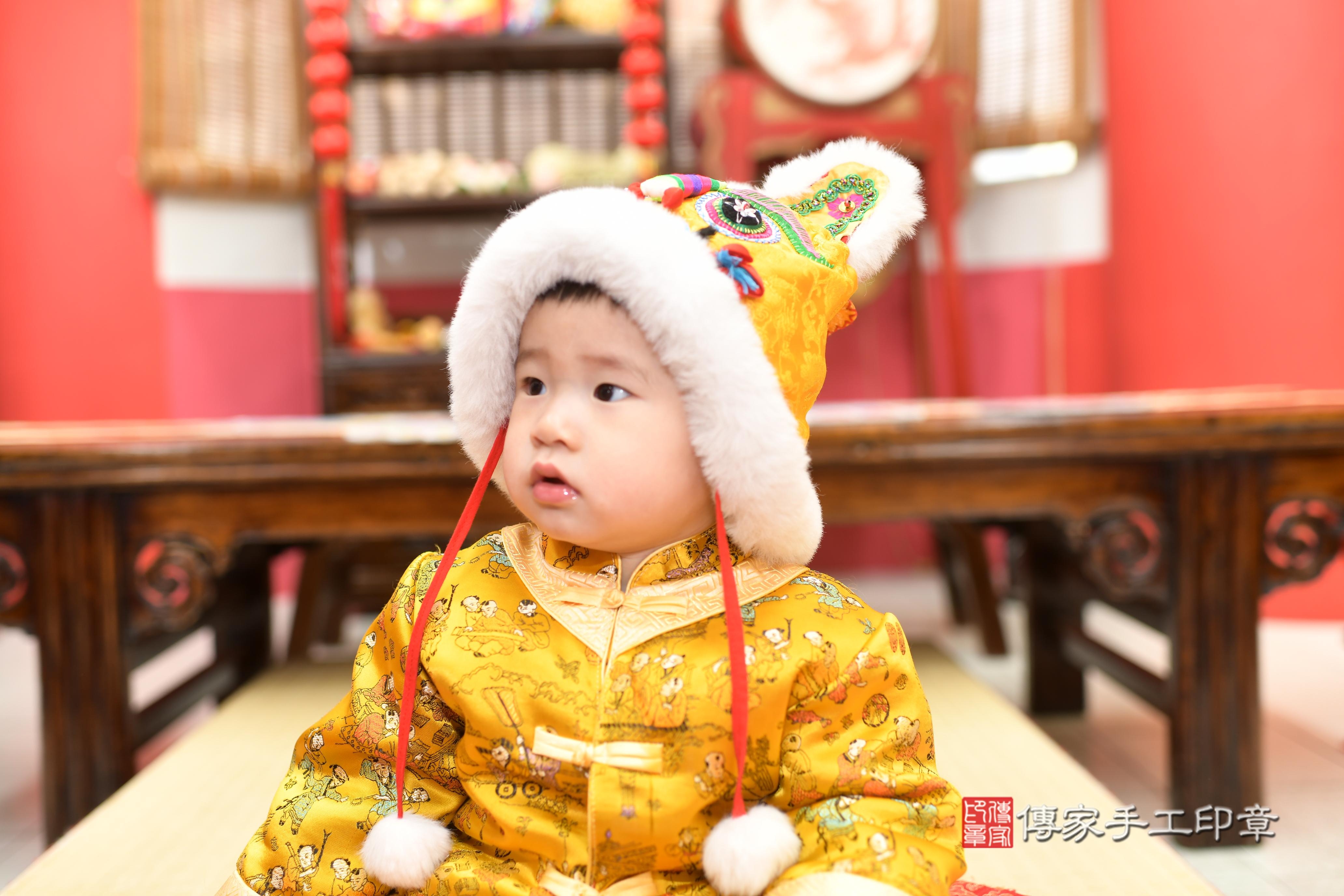 傳家手工印章高雄店、抓周、度脺、中國風會場、傳家嬰兒古禮、吉祥話、抓周道具物品24種、拍照。抓周證書。寶寶抓周、滿周歲、生日快樂、祝福