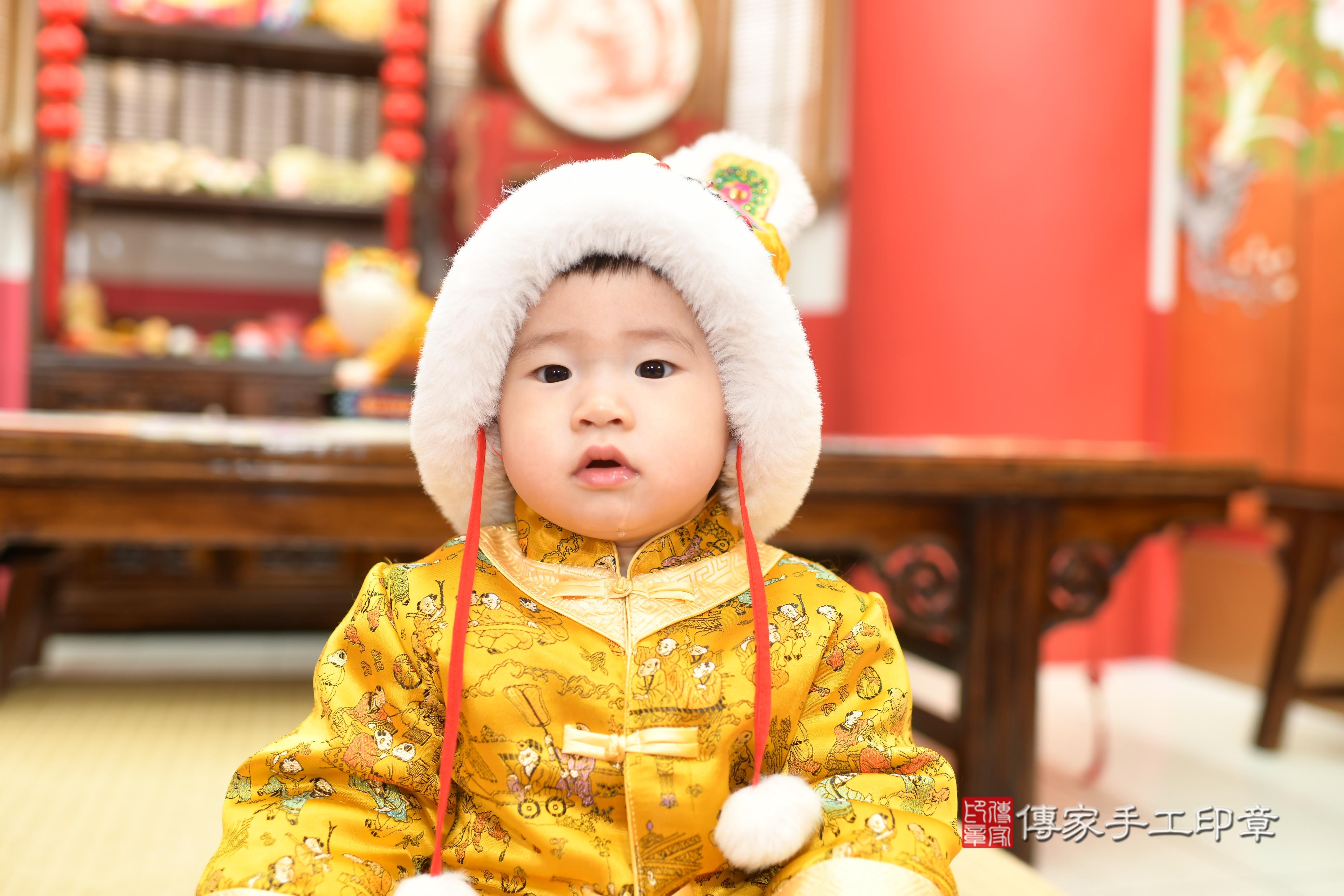 傳家手工印章高雄店、抓周、度脺、中國風會場、傳家嬰兒古禮、吉祥話、抓周道具物品24種、拍照。抓周證書。寶寶抓周、滿周歲、生日快樂、祝福