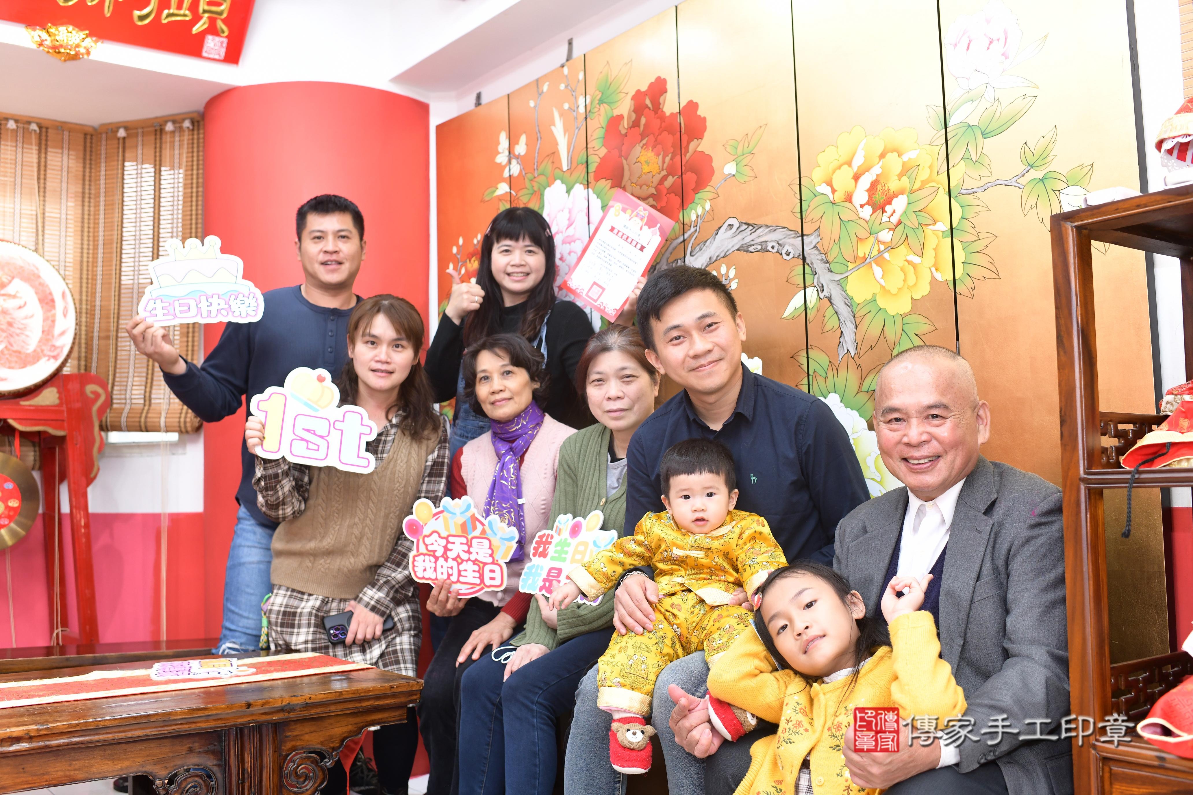 傳家手工印章高雄店、抓周、度脺、中國風會場、傳家嬰兒古禮、吉祥話、抓周道具物品24種、拍照。抓周證書。寶寶抓周、滿周歲、生日快樂、祝福