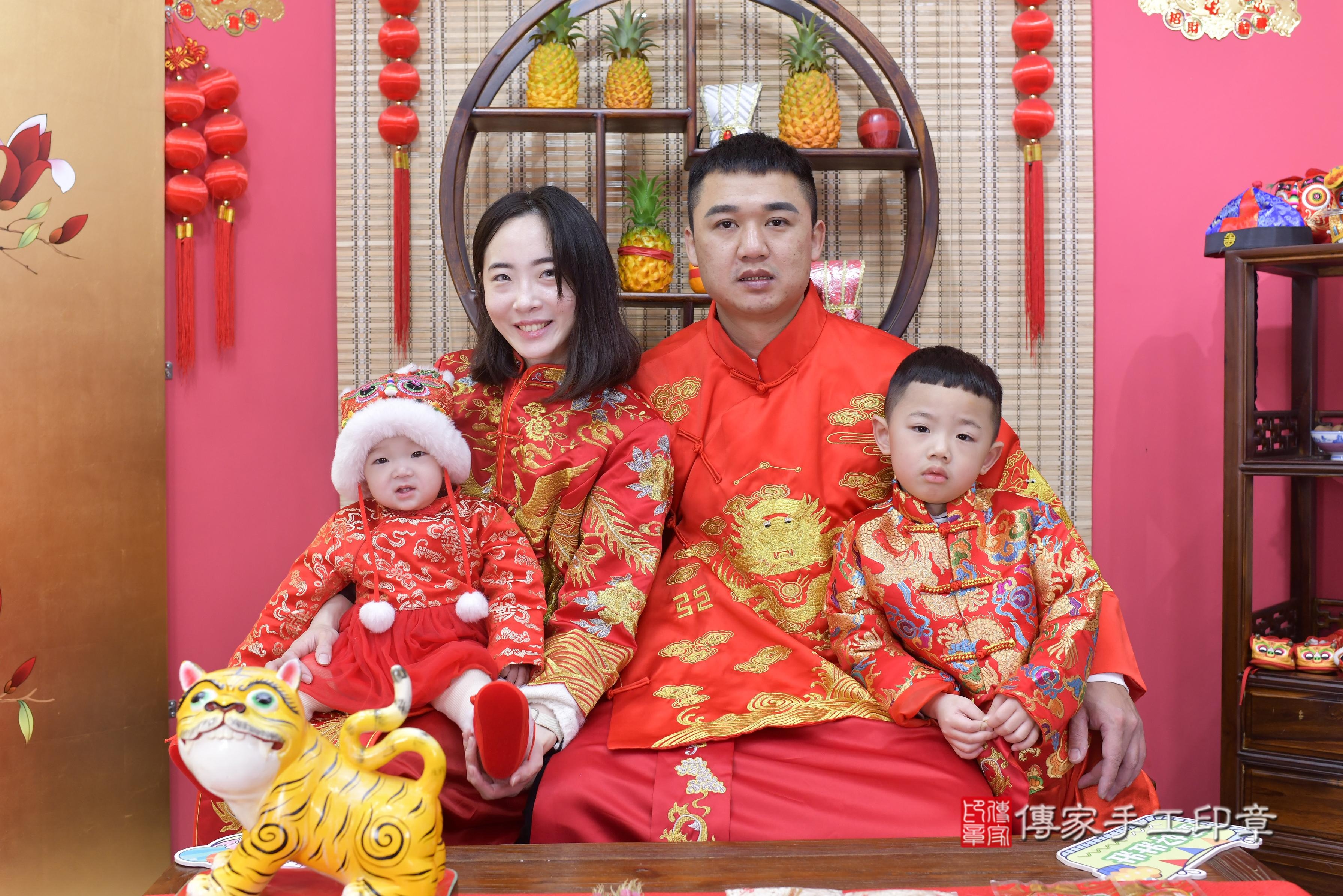 傳家手工印章新竹店、抓周、度脺、中國風會場、傳家嬰兒古禮、吉祥話、抓周道具物品24種、拍照。抓周證書。寶寶抓周、滿周歲、生日快樂、祝福