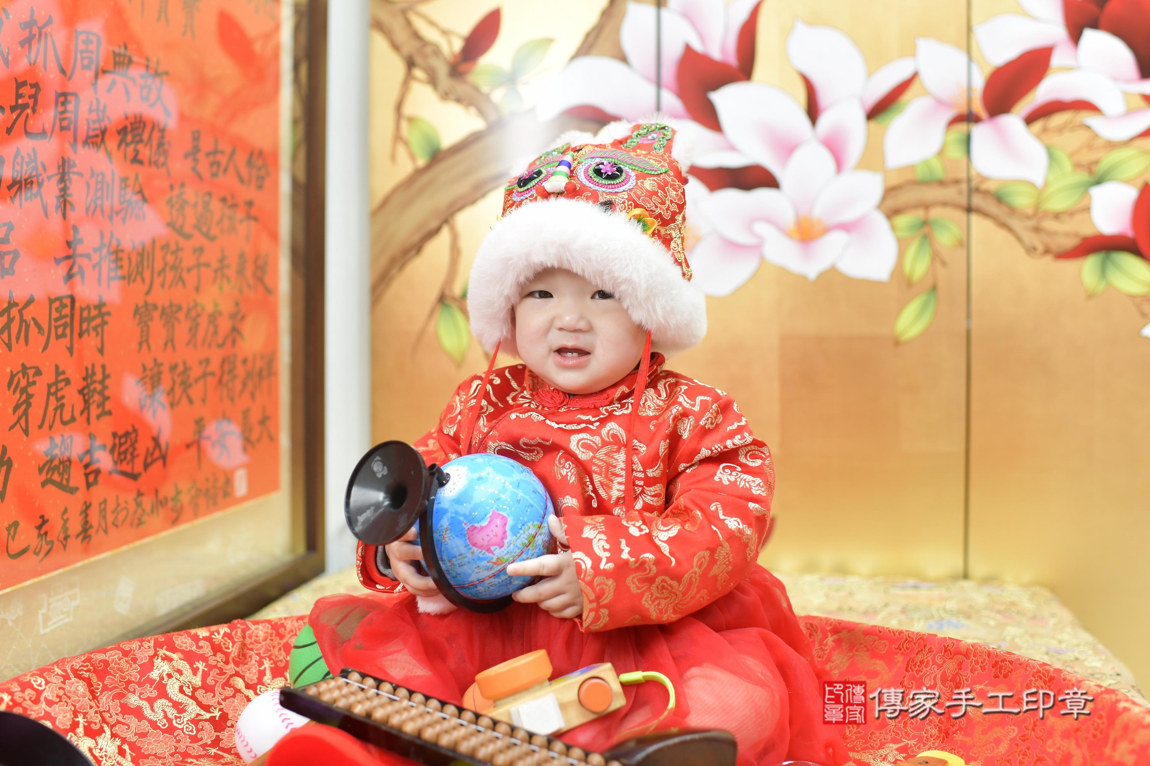 傳家手工印章新竹店、抓周、度脺、中國風會場、傳家嬰兒古禮、吉祥話、抓周道具物品24種、拍照。抓周證書。寶寶抓周、滿周歲、生日快樂、祝福