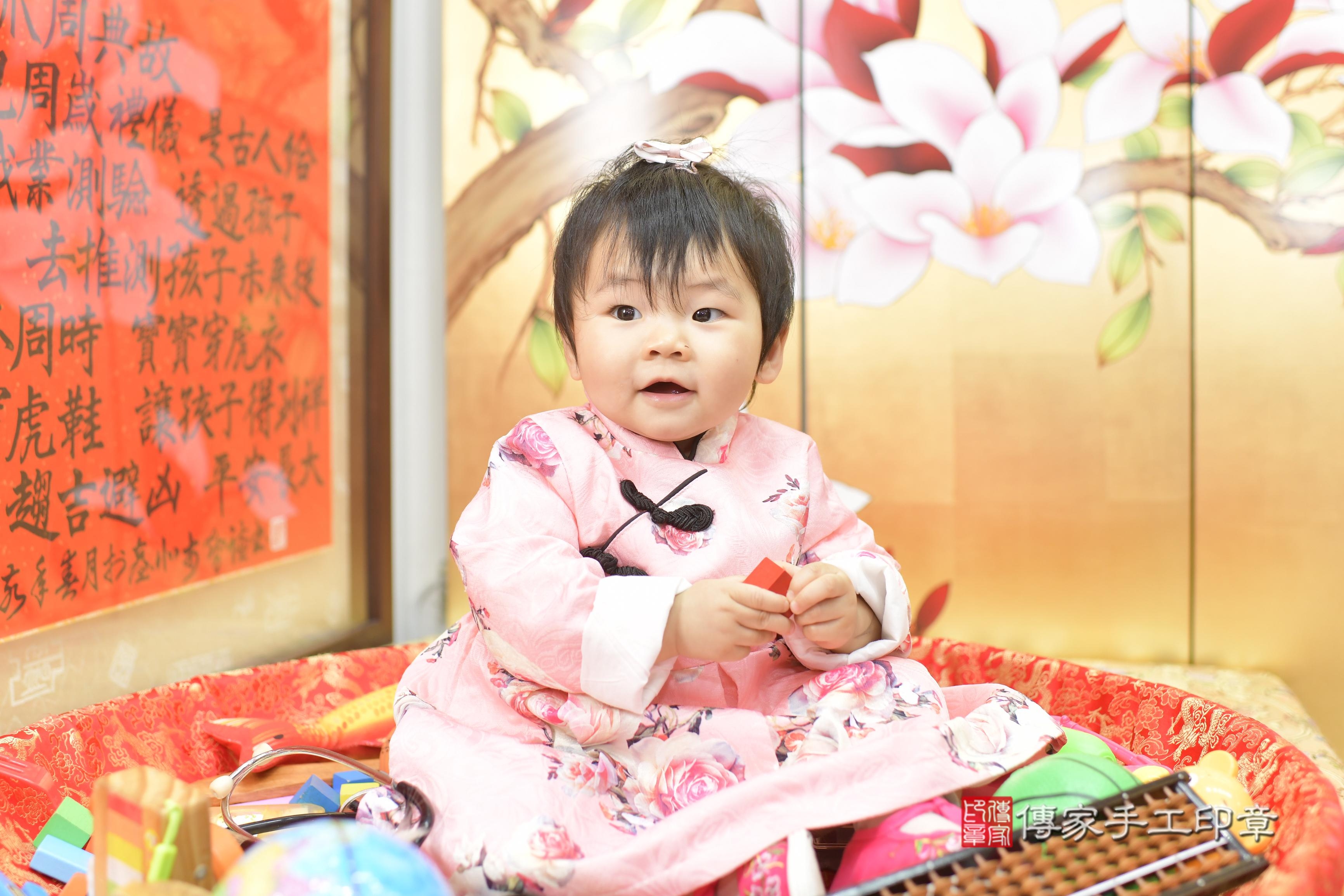 傳家手工印章新竹店、抓周、度脺、中國風會場、傳家嬰兒古禮、吉祥話、抓周道具物品24種、拍照。抓周證書。寶寶抓周、滿周歲、生日快樂、祝福