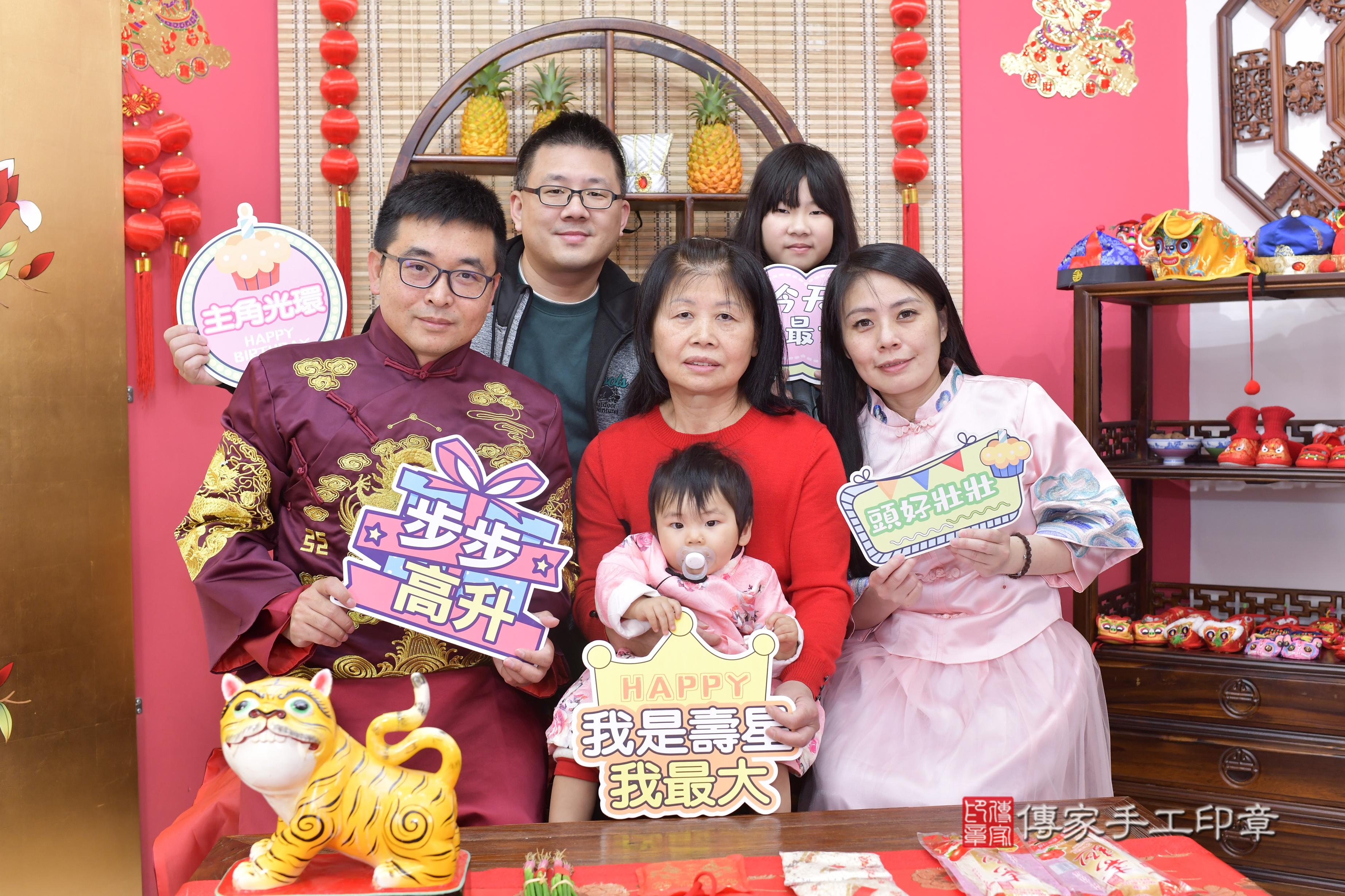 傳家手工印章新竹店、抓周、度脺、中國風會場、傳家嬰兒古禮、吉祥話、抓周道具物品24種、拍照。抓周證書。寶寶抓周、滿周歲、生日快樂、祝福