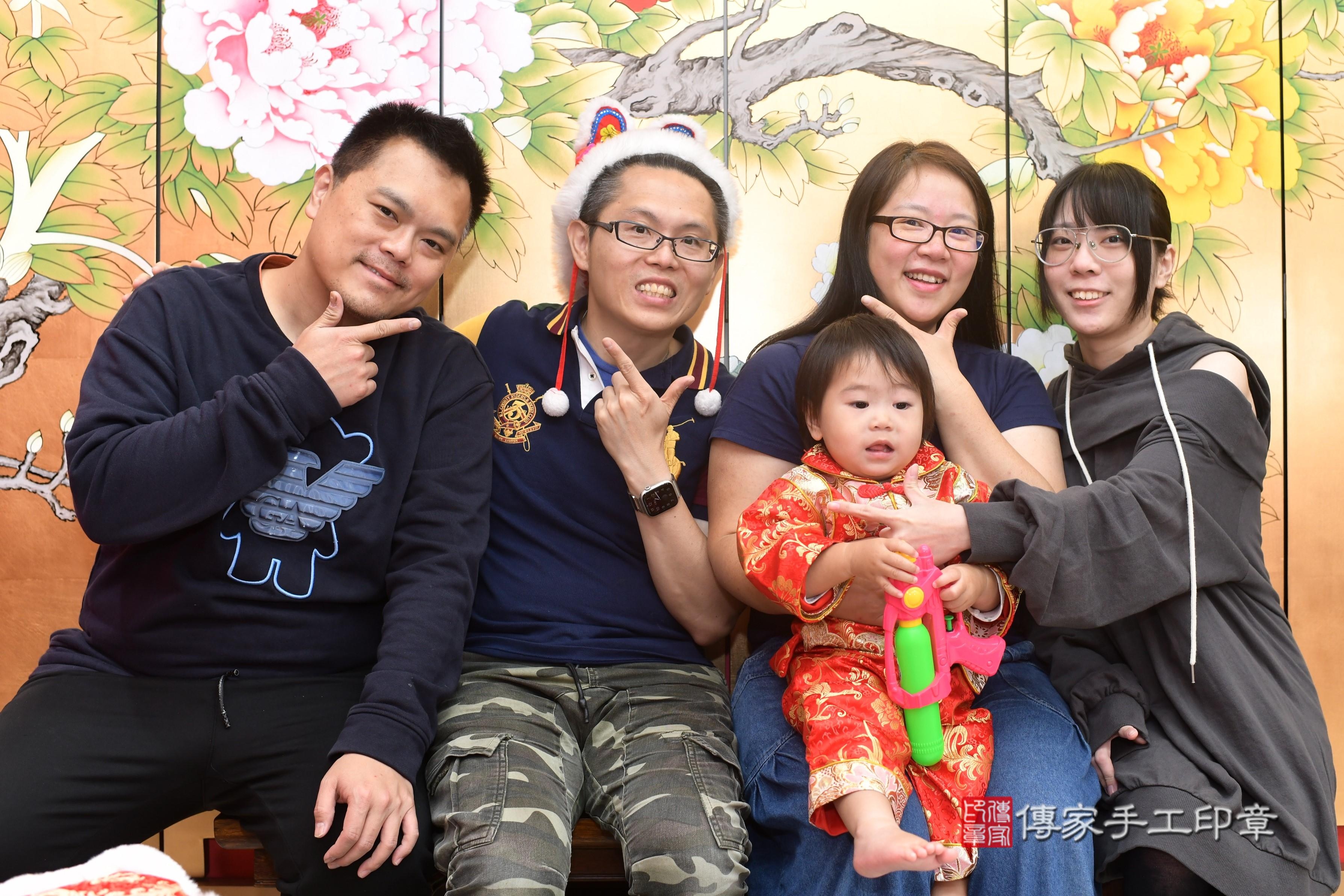 傳家手工印章高雄店、抓周、度脺、中國風會場、傳家嬰兒古禮、吉祥話、抓周道具物品24種、拍照。抓周證書。寶寶抓周、滿周歲、生日快樂、祝福