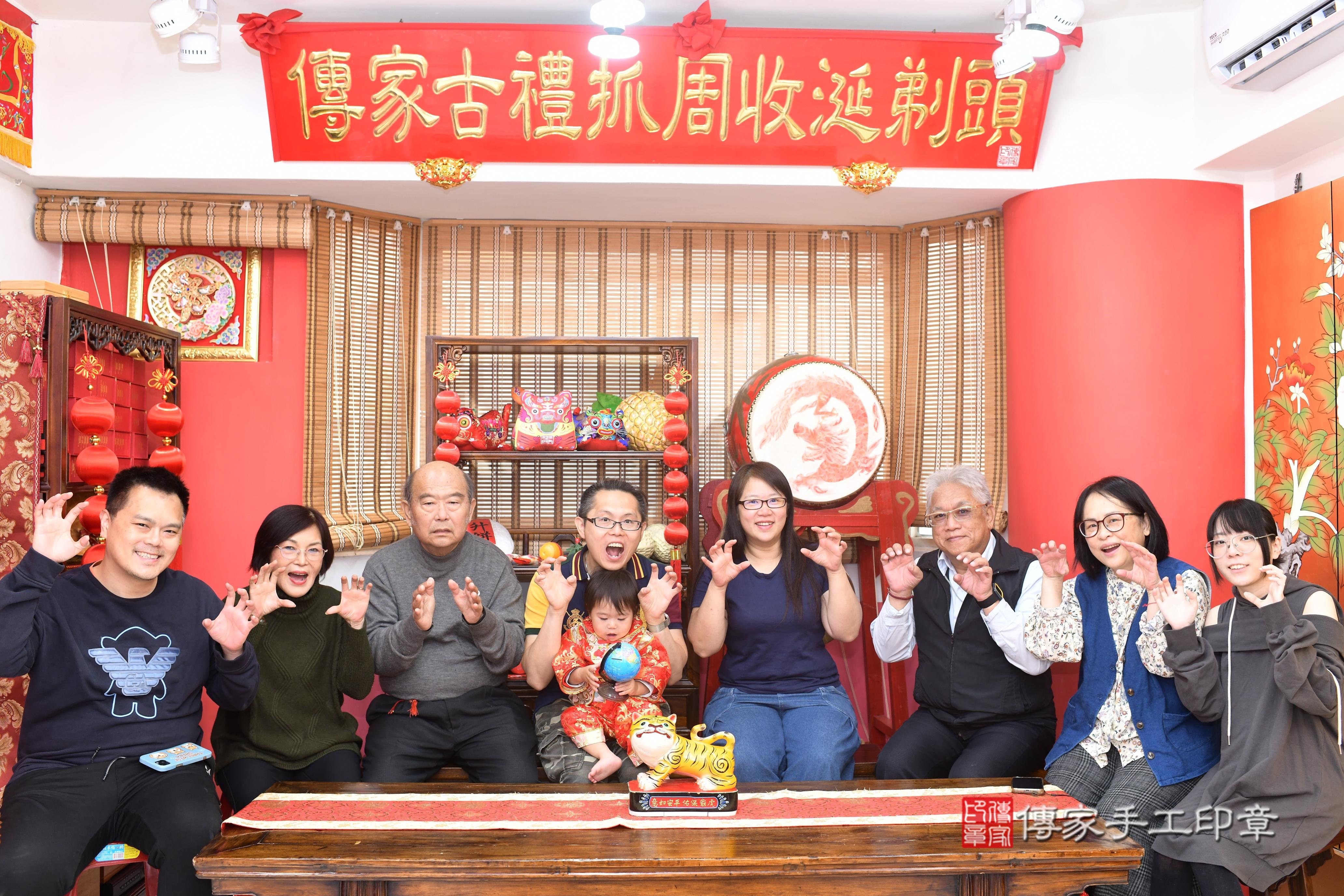 傳家手工印章高雄店、抓周、度脺、中國風會場、傳家嬰兒古禮、吉祥話、抓周道具物品24種、拍照。抓周證書。寶寶抓周、滿周歲、生日快樂、祝福