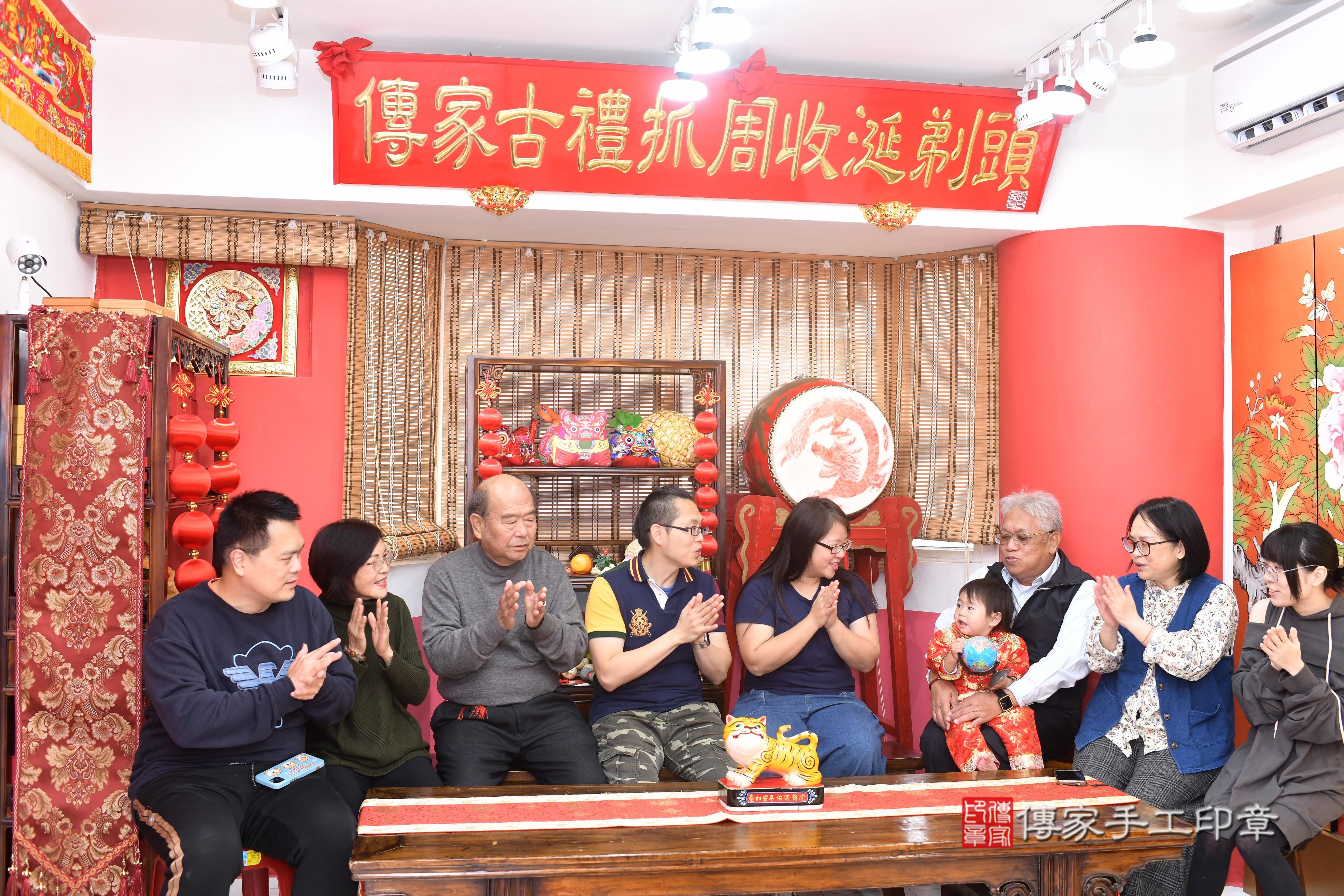 傳家手工印章高雄店、抓周、度脺、中國風會場、傳家嬰兒古禮、吉祥話、抓周道具物品24種、拍照。抓周證書。寶寶抓周、滿周歲、生日快樂、祝福