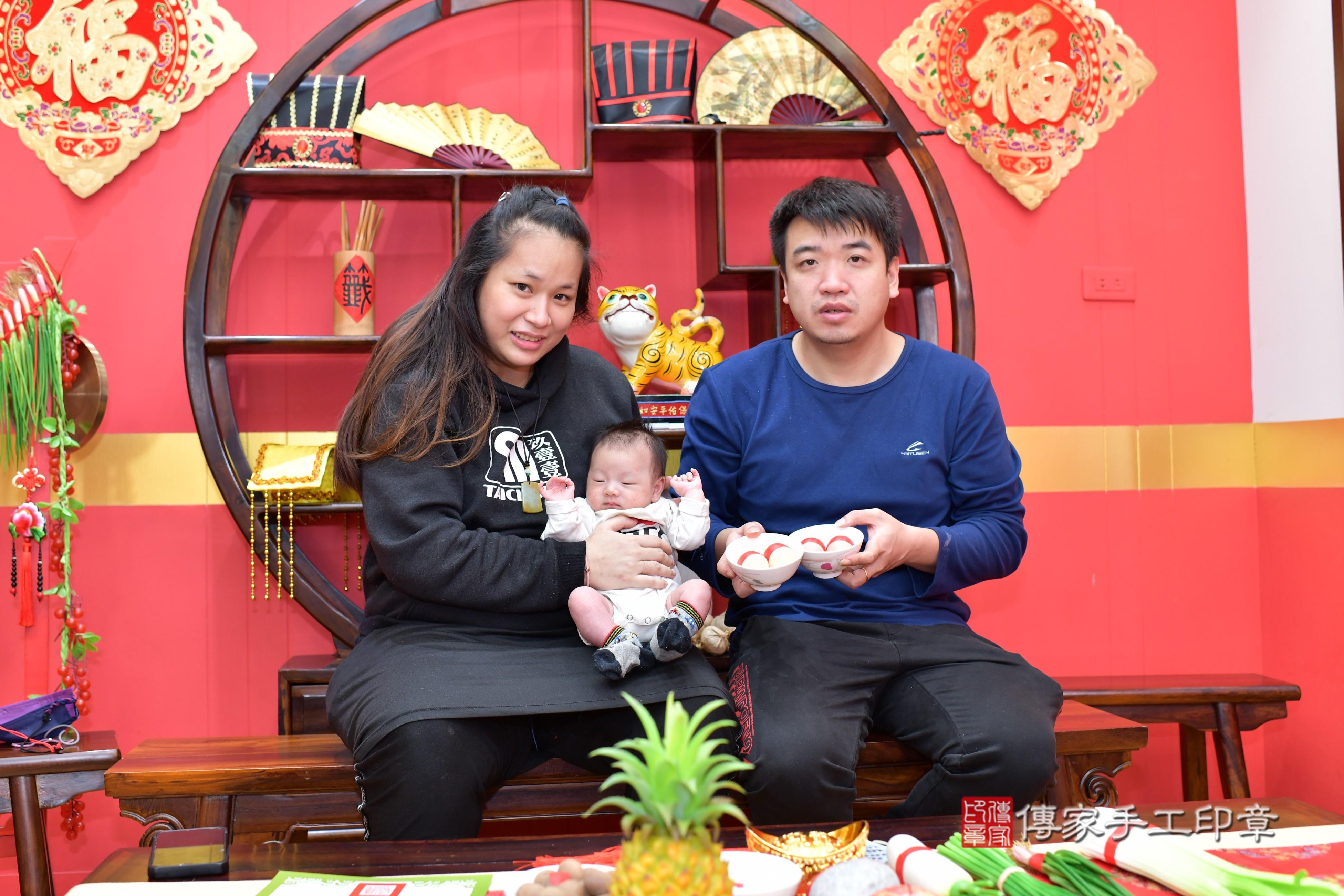 傳家手工印章桃園店、抓周、度脺、中國風會場、傳家嬰兒古禮、吉祥話、抓周道具物品24種、拍照。抓周證書。寶寶抓周、滿周歲、生日快樂、祝福
