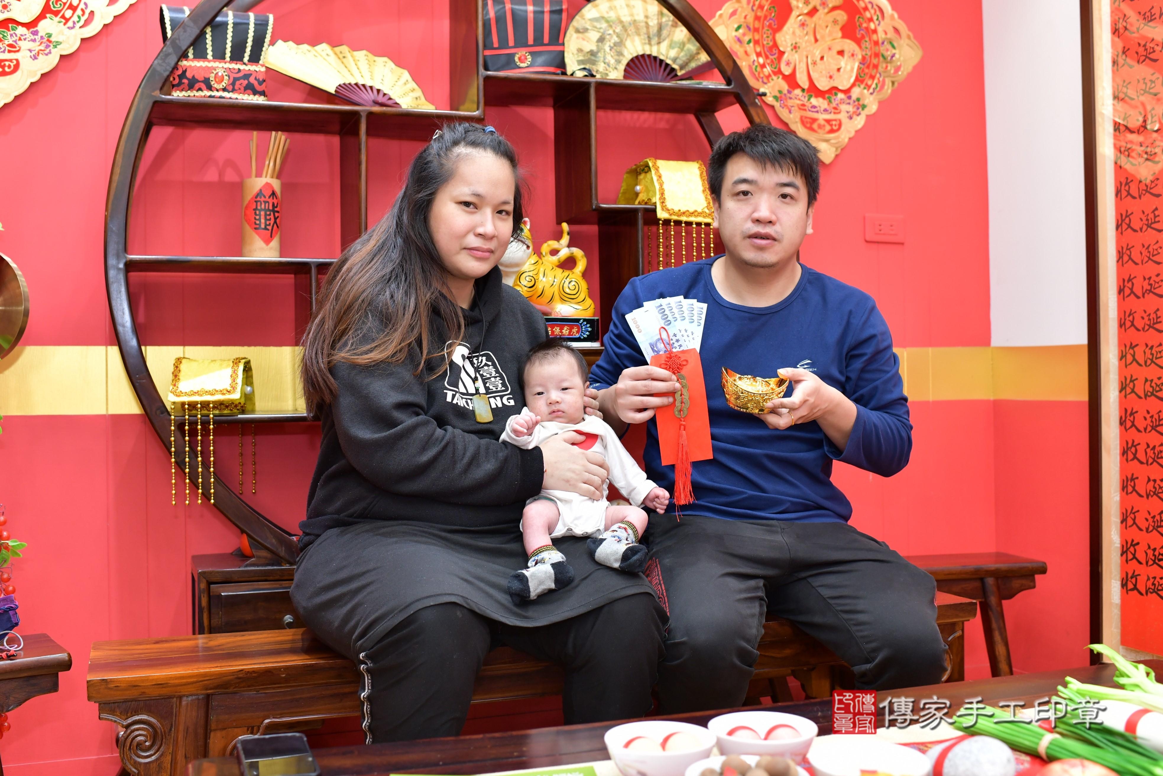 傳家手工印章桃園店、抓周、度脺、中國風會場、傳家嬰兒古禮、吉祥話、抓周道具物品24種、拍照。抓周證書。寶寶抓周、滿周歲、生日快樂、祝福