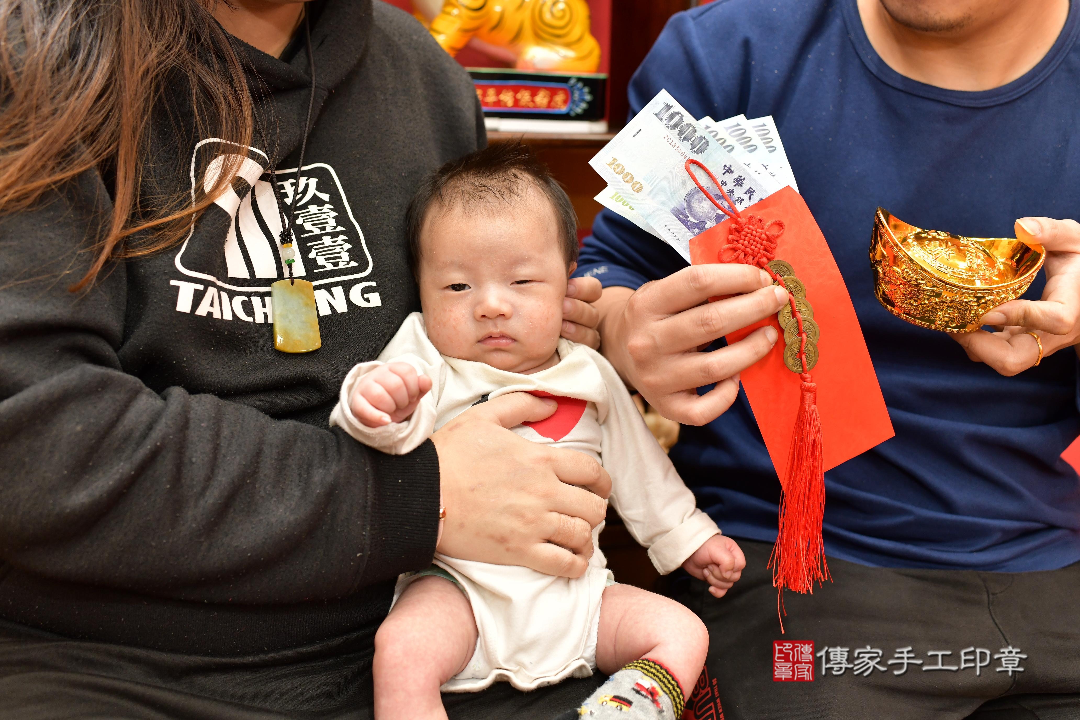 傳家手工印章桃園店、抓周、度脺、中國風會場、傳家嬰兒古禮、吉祥話、抓周道具物品24種、拍照。抓周證書。寶寶抓周、滿周歲、生日快樂、祝福