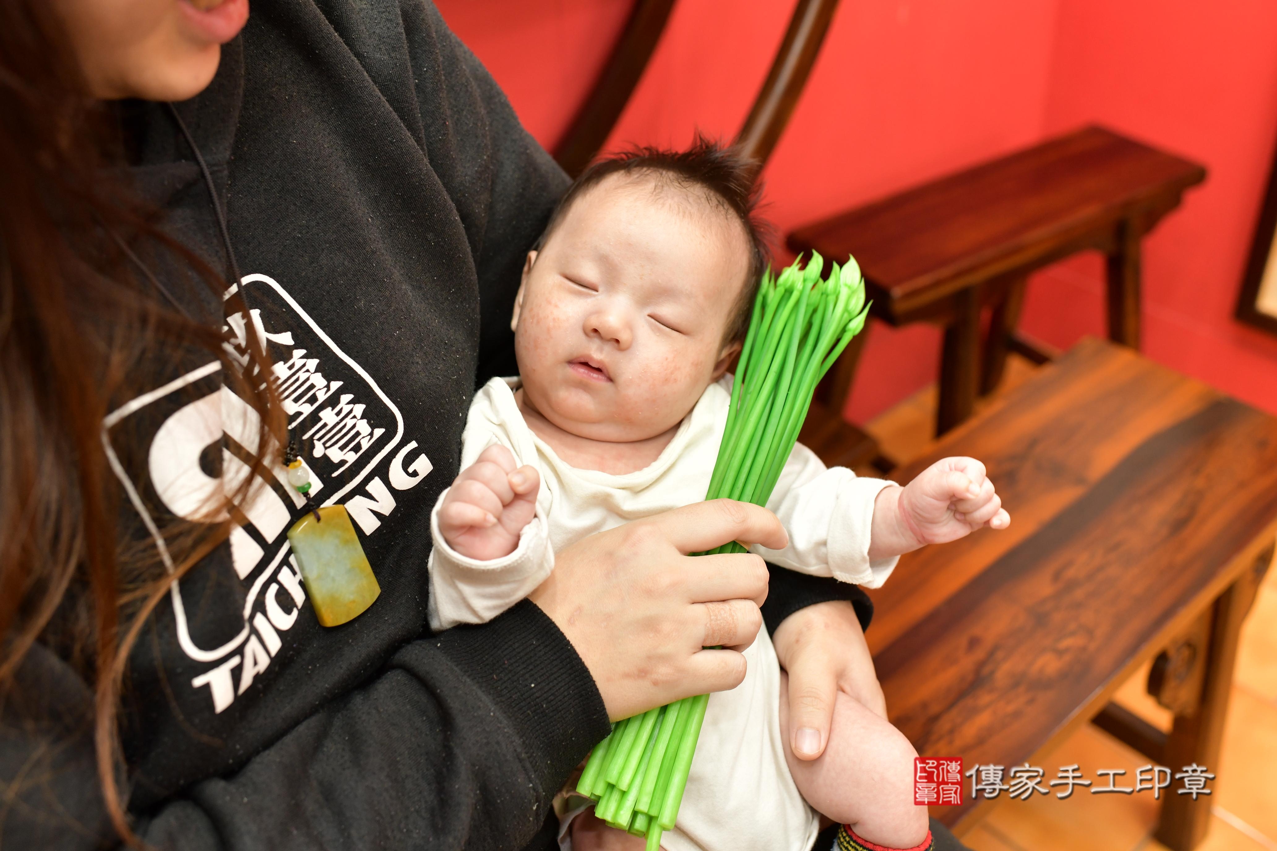 傳家手工印章桃園店、抓周、度脺、中國風會場、傳家嬰兒古禮、吉祥話、抓周道具物品24種、拍照。抓周證書。寶寶抓周、滿周歲、生日快樂、祝福