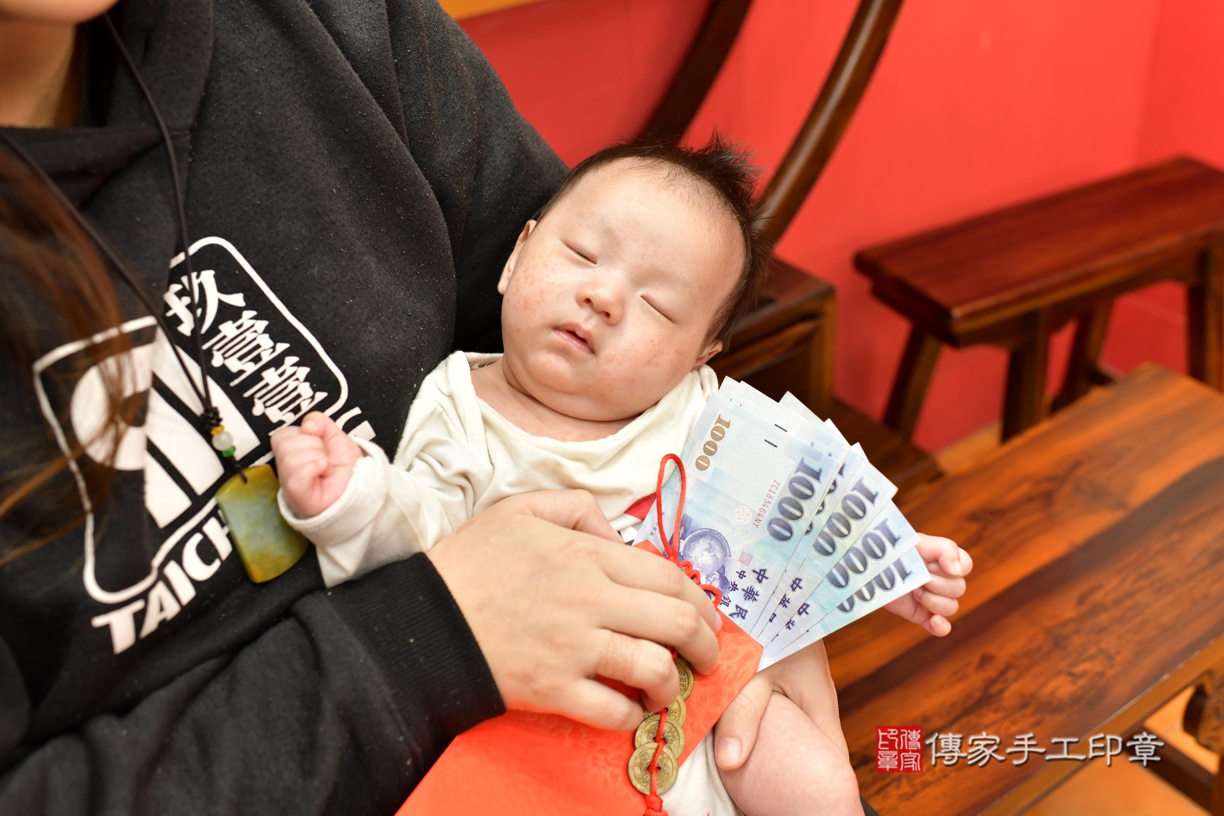 傳家手工印章桃園店、抓周、度脺、中國風會場、傳家嬰兒古禮、吉祥話、抓周道具物品24種、拍照。抓周證書。寶寶抓周、滿周歲、生日快樂、祝福
