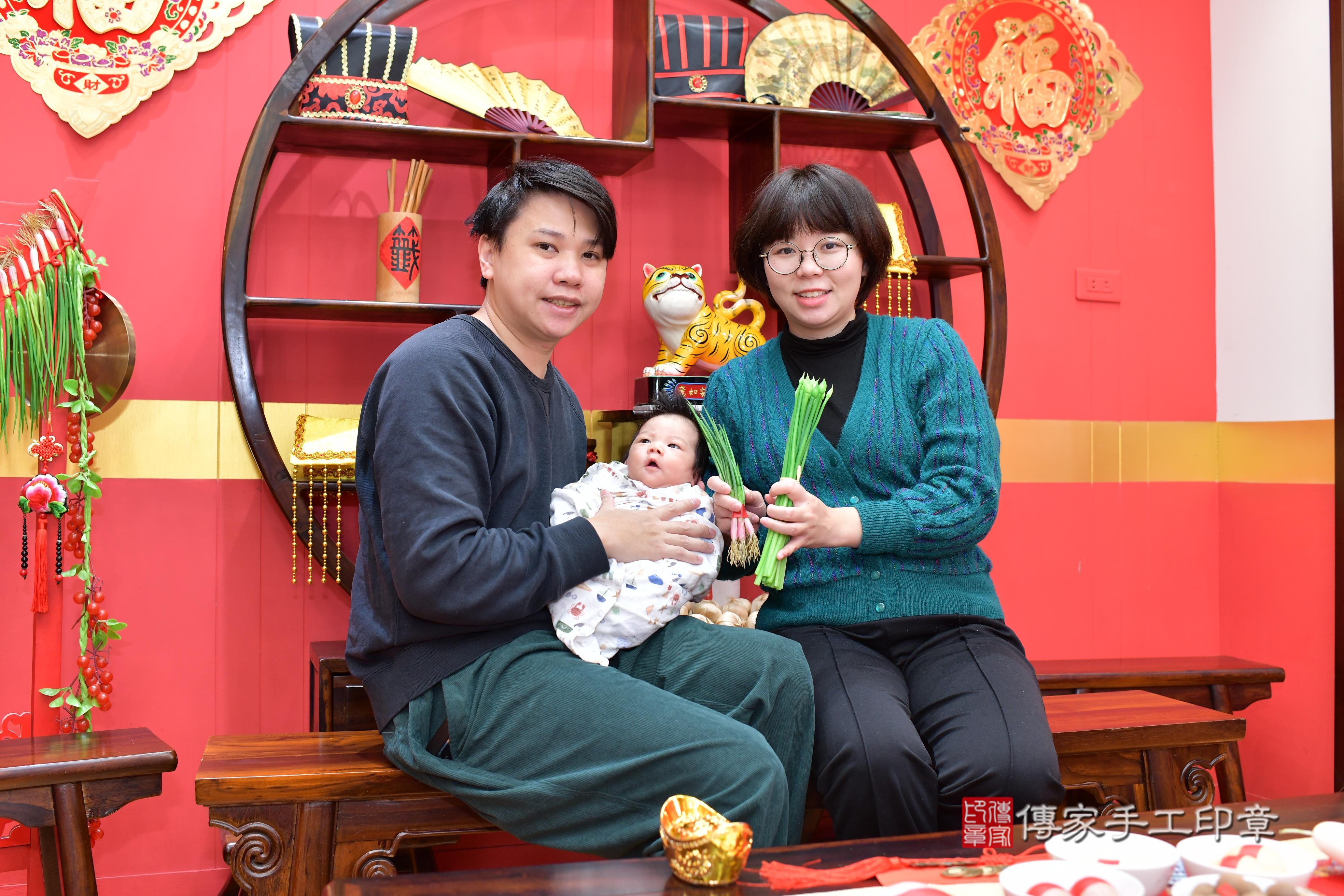 傳家手工印章桃園店、抓周、度脺、中國風會場、傳家嬰兒古禮、吉祥話、抓周道具物品24種、拍照。抓周證書。寶寶抓周、滿周歲、生日快樂、祝福