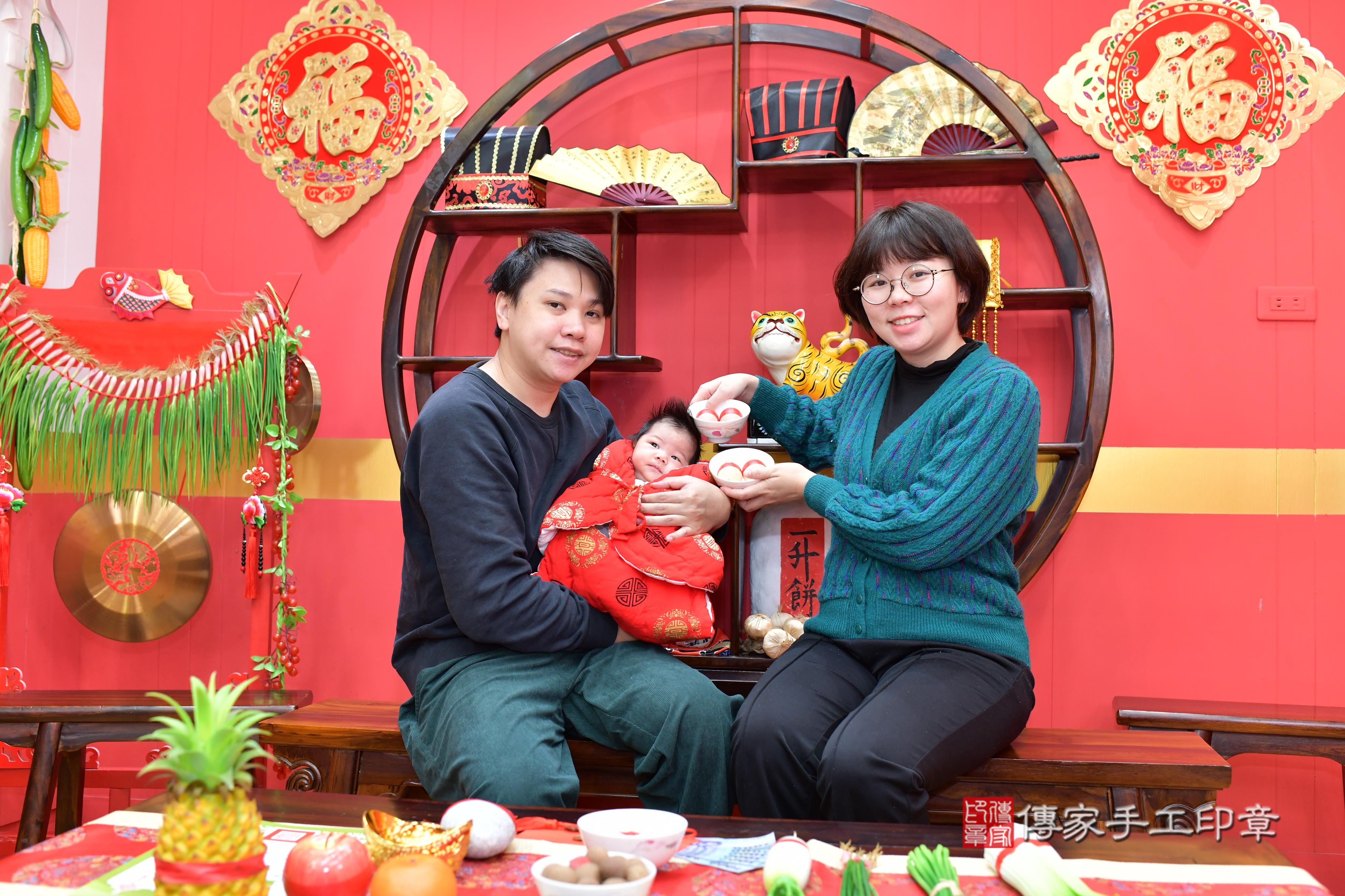 傳家手工印章桃園店、抓周、度脺、中國風會場、傳家嬰兒古禮、吉祥話、抓周道具物品24種、拍照。抓周證書。寶寶抓周、滿周歲、生日快樂、祝福
