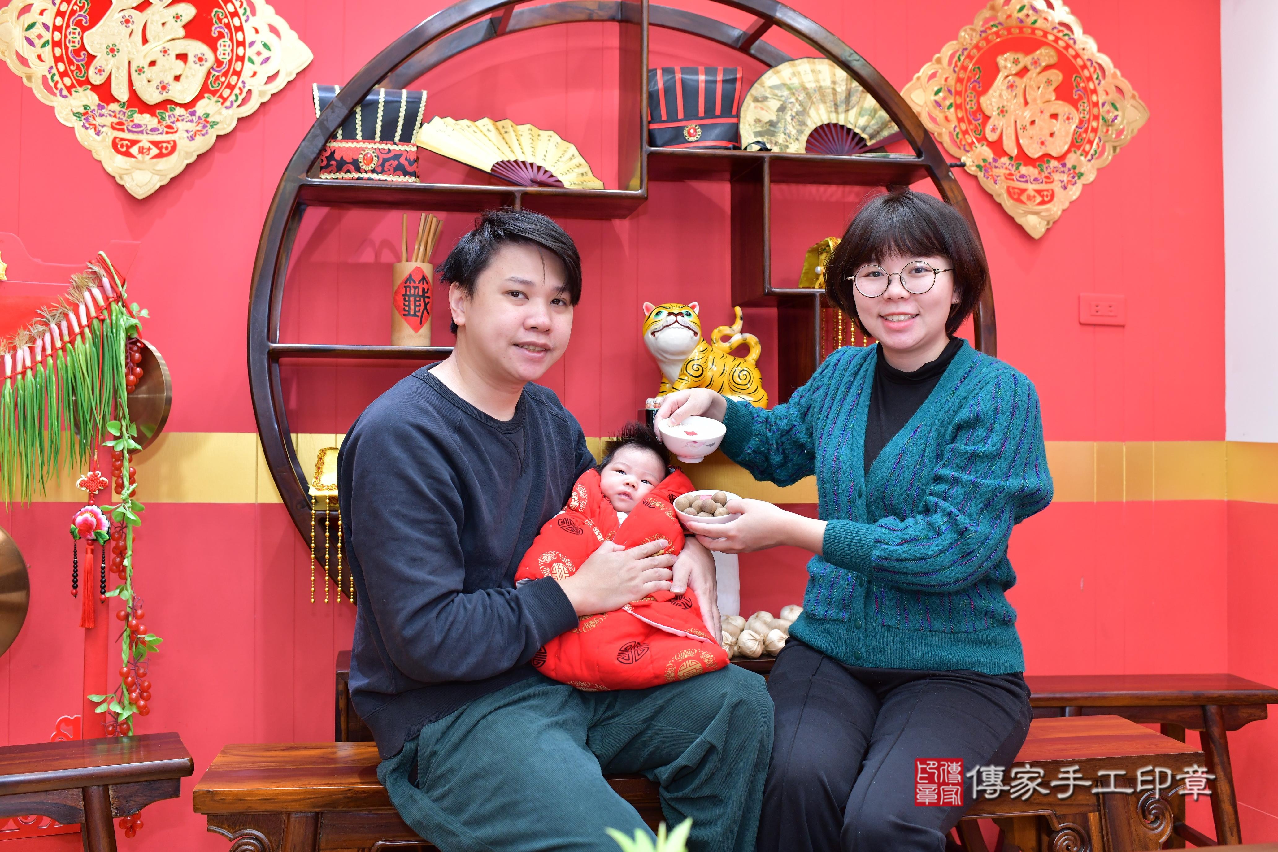 傳家手工印章桃園店、抓周、度脺、中國風會場、傳家嬰兒古禮、吉祥話、抓周道具物品24種、拍照。抓周證書。寶寶抓周、滿周歲、生日快樂、祝福