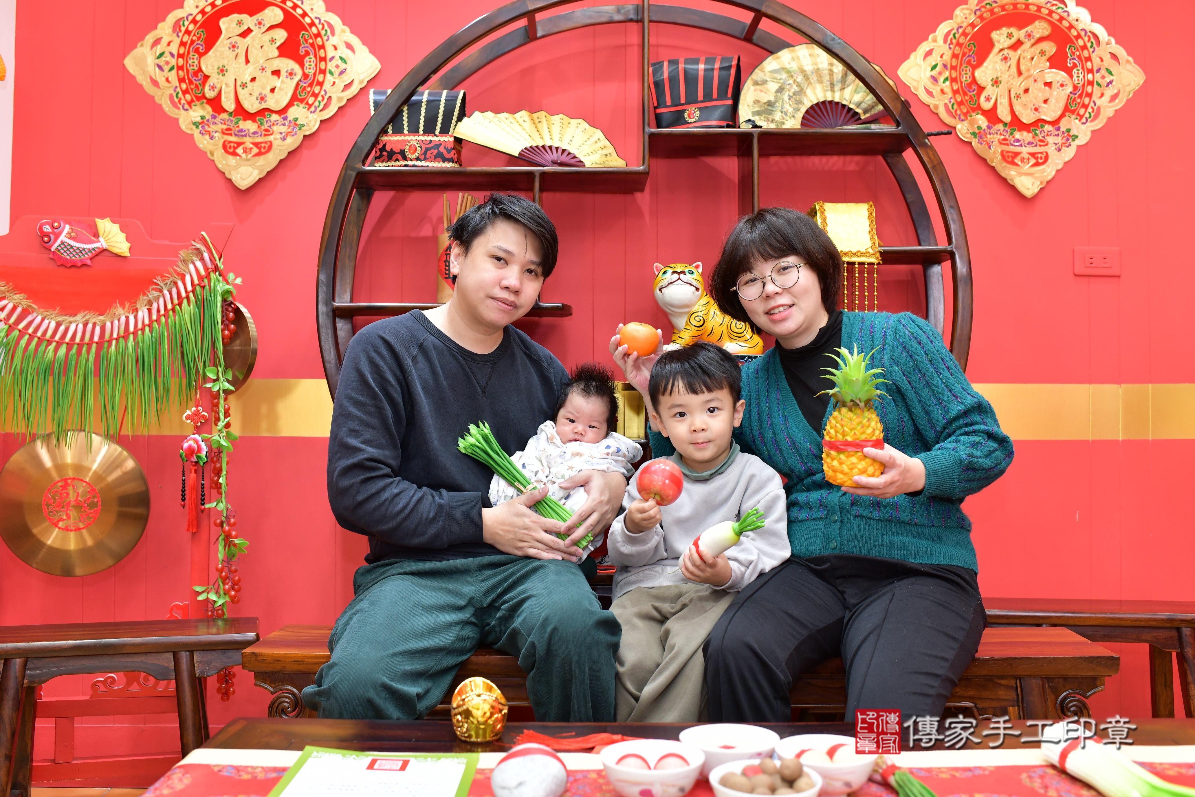 傳家手工印章桃園店、抓周、度脺、中國風會場、傳家嬰兒古禮、吉祥話、抓周道具物品24種、拍照。抓周證書。寶寶抓周、滿周歲、生日快樂、祝福