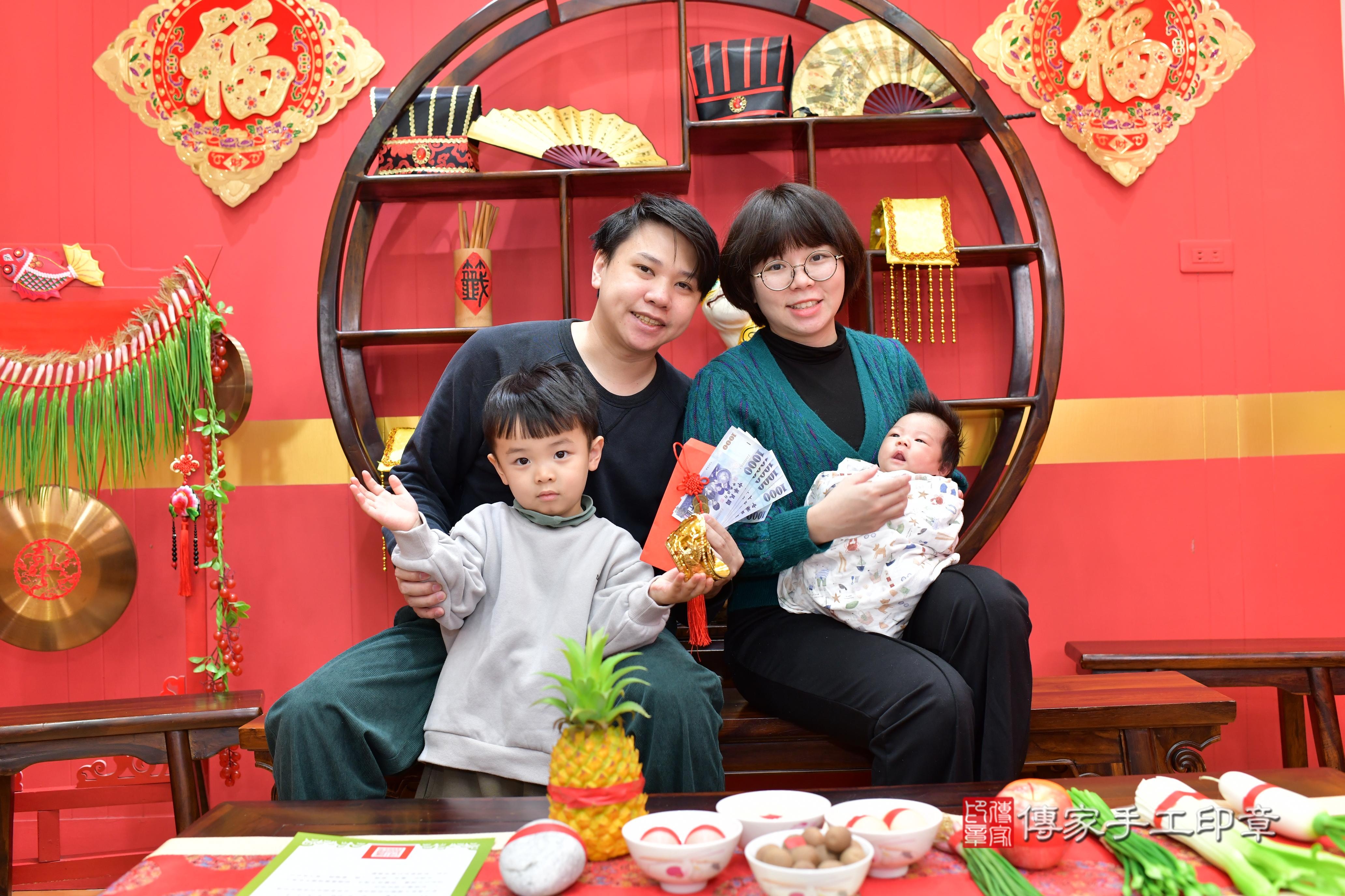 傳家手工印章桃園店、抓周、度脺、中國風會場、傳家嬰兒古禮、吉祥話、抓周道具物品24種、拍照。抓周證書。寶寶抓周、滿周歲、生日快樂、祝福