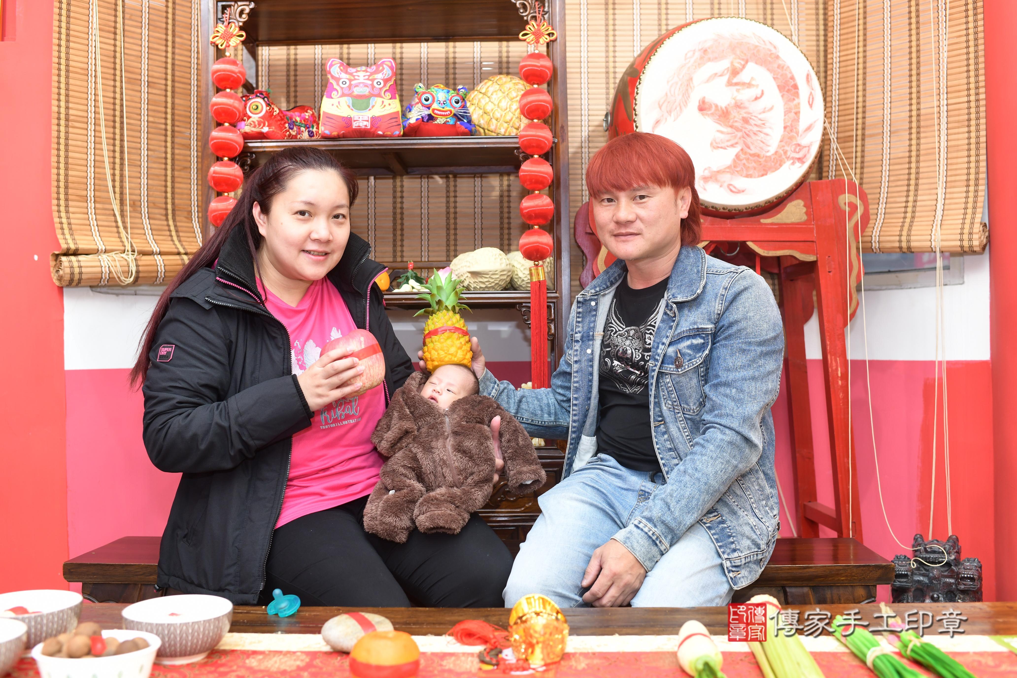 傳家手工印章高雄店、抓周、度脺、中國風會場、傳家嬰兒古禮、吉祥話、抓周道具物品24種、拍照。抓周證書。寶寶抓周、滿周歲、生日快樂、祝福