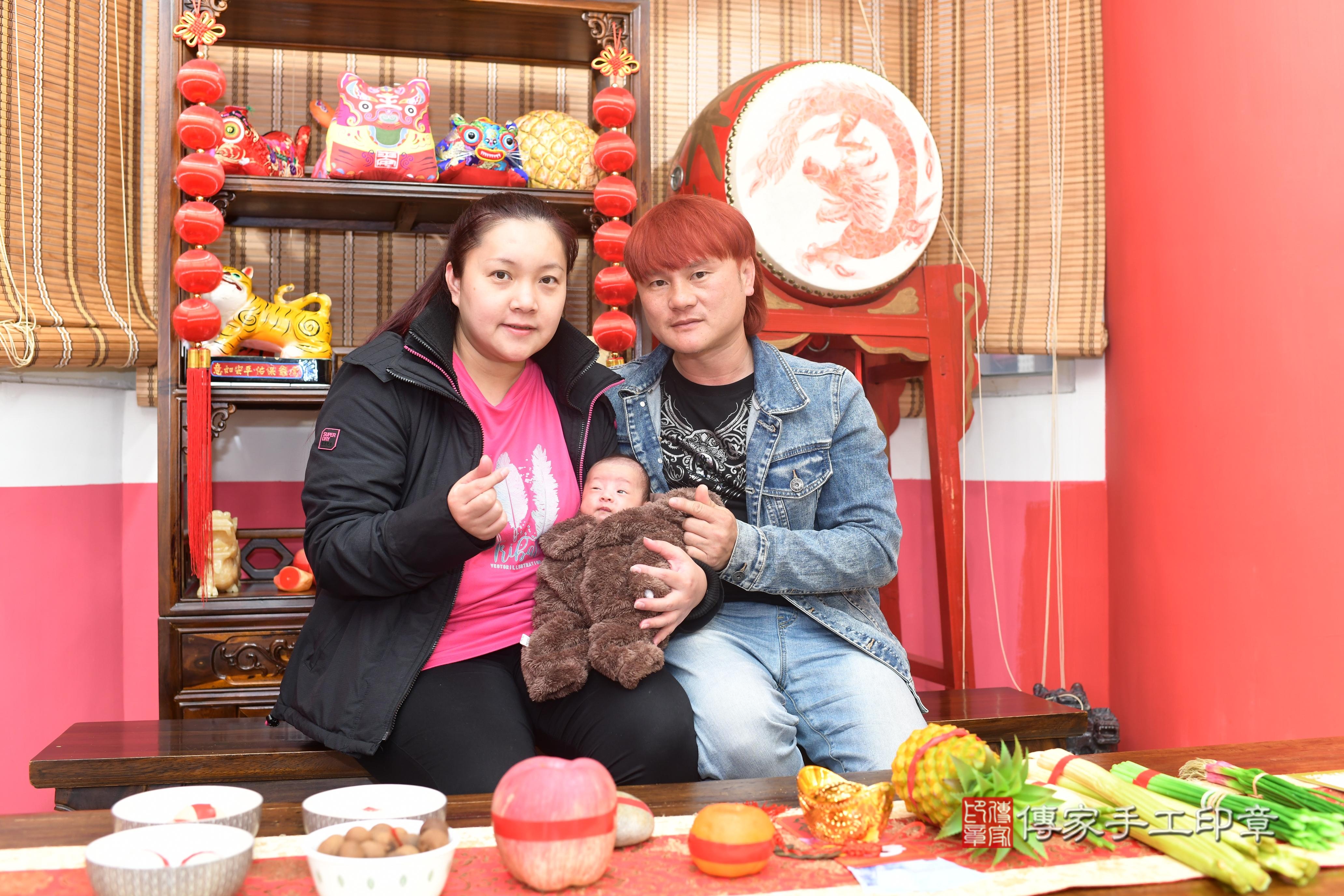 傳家手工印章高雄店、抓周、度脺、中國風會場、傳家嬰兒古禮、吉祥話、抓周道具物品24種、拍照。抓周證書。寶寶抓周、滿周歲、生日快樂、祝福
