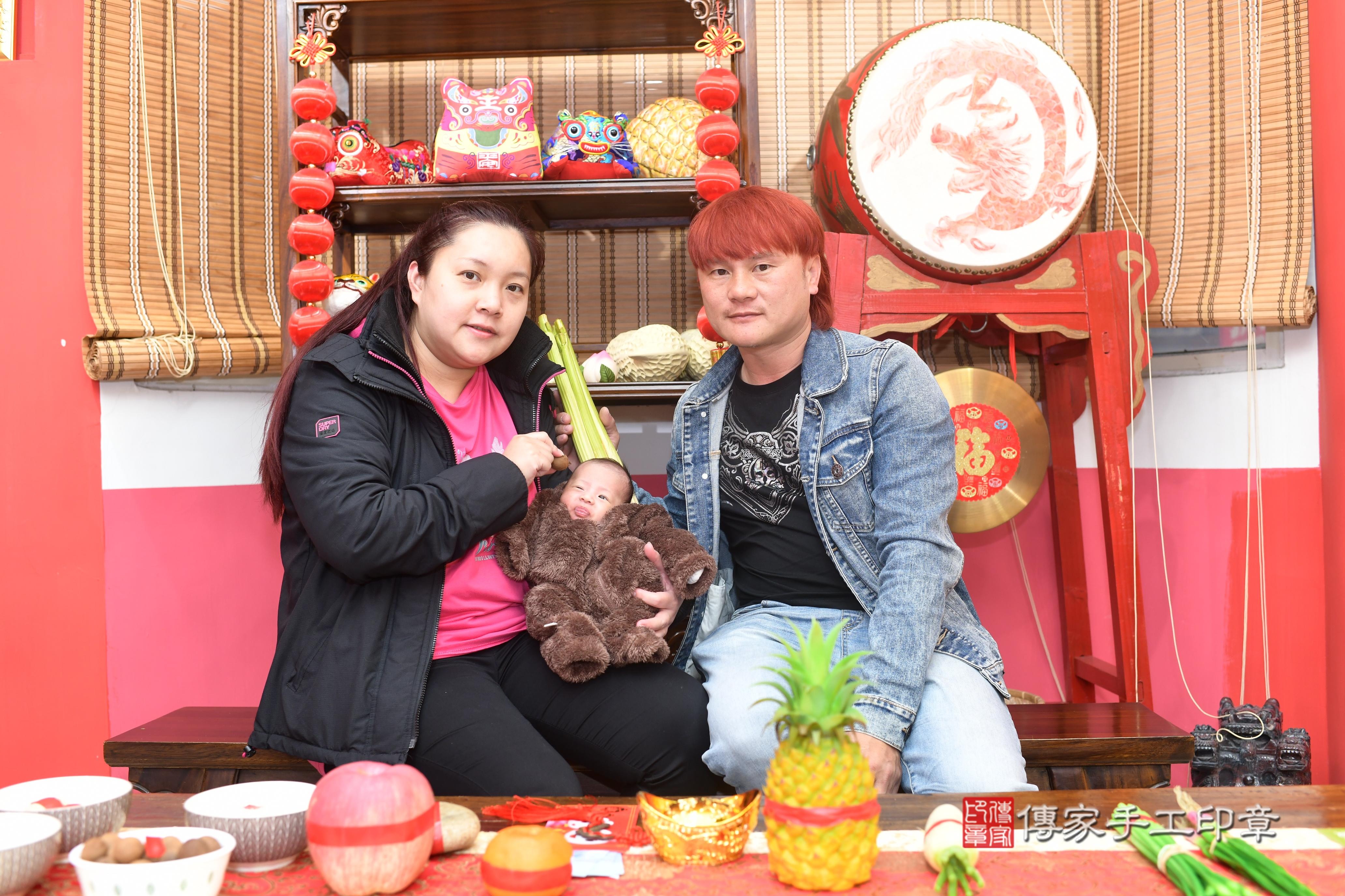 傳家手工印章高雄店、抓周、度脺、中國風會場、傳家嬰兒古禮、吉祥話、抓周道具物品24種、拍照。抓周證書。寶寶抓周、滿周歲、生日快樂、祝福