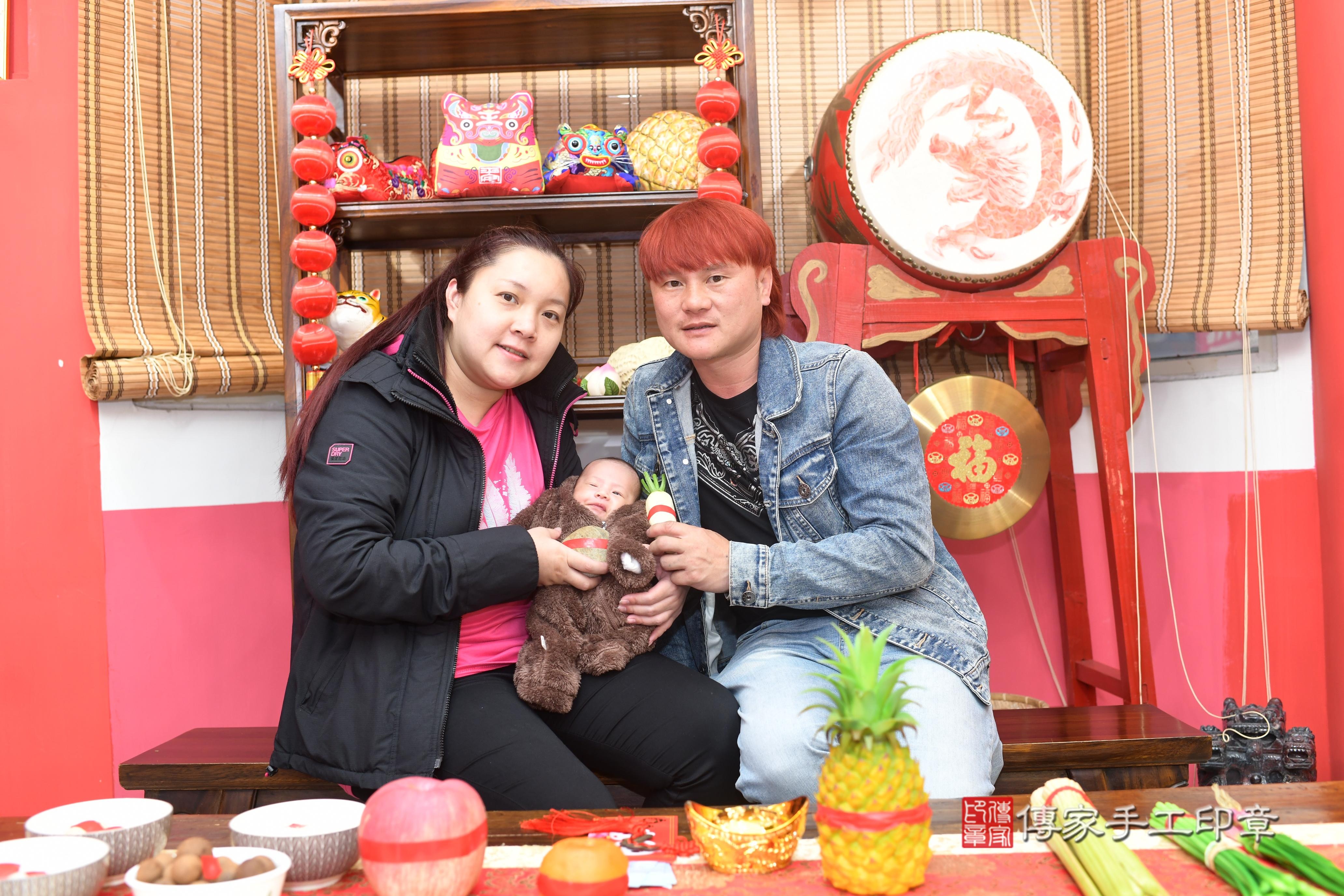 傳家手工印章高雄店、抓周、度脺、中國風會場、傳家嬰兒古禮、吉祥話、抓周道具物品24種、拍照。抓周證書。寶寶抓周、滿周歲、生日快樂、祝福