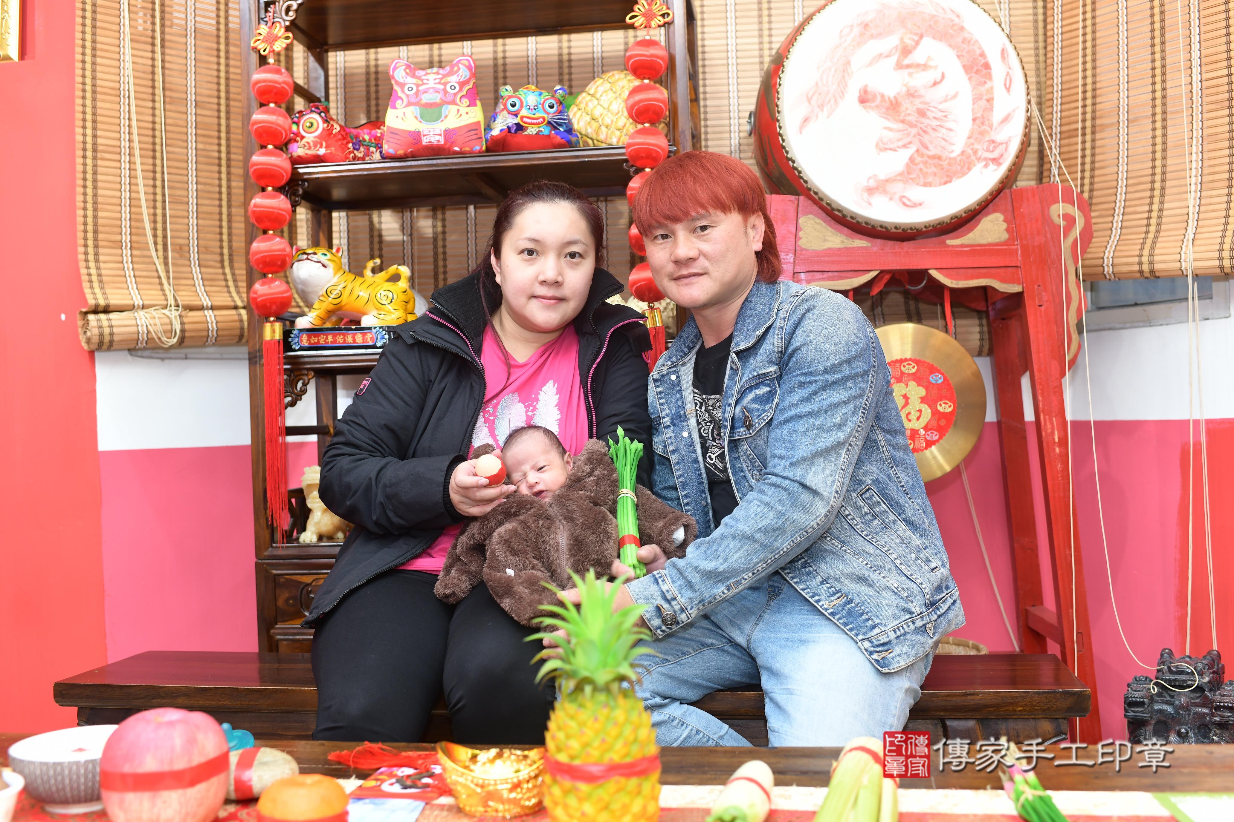 傳家手工印章高雄店、抓周、度脺、中國風會場、傳家嬰兒古禮、吉祥話、抓周道具物品24種、拍照。抓周證書。寶寶抓周、滿周歲、生日快樂、祝福